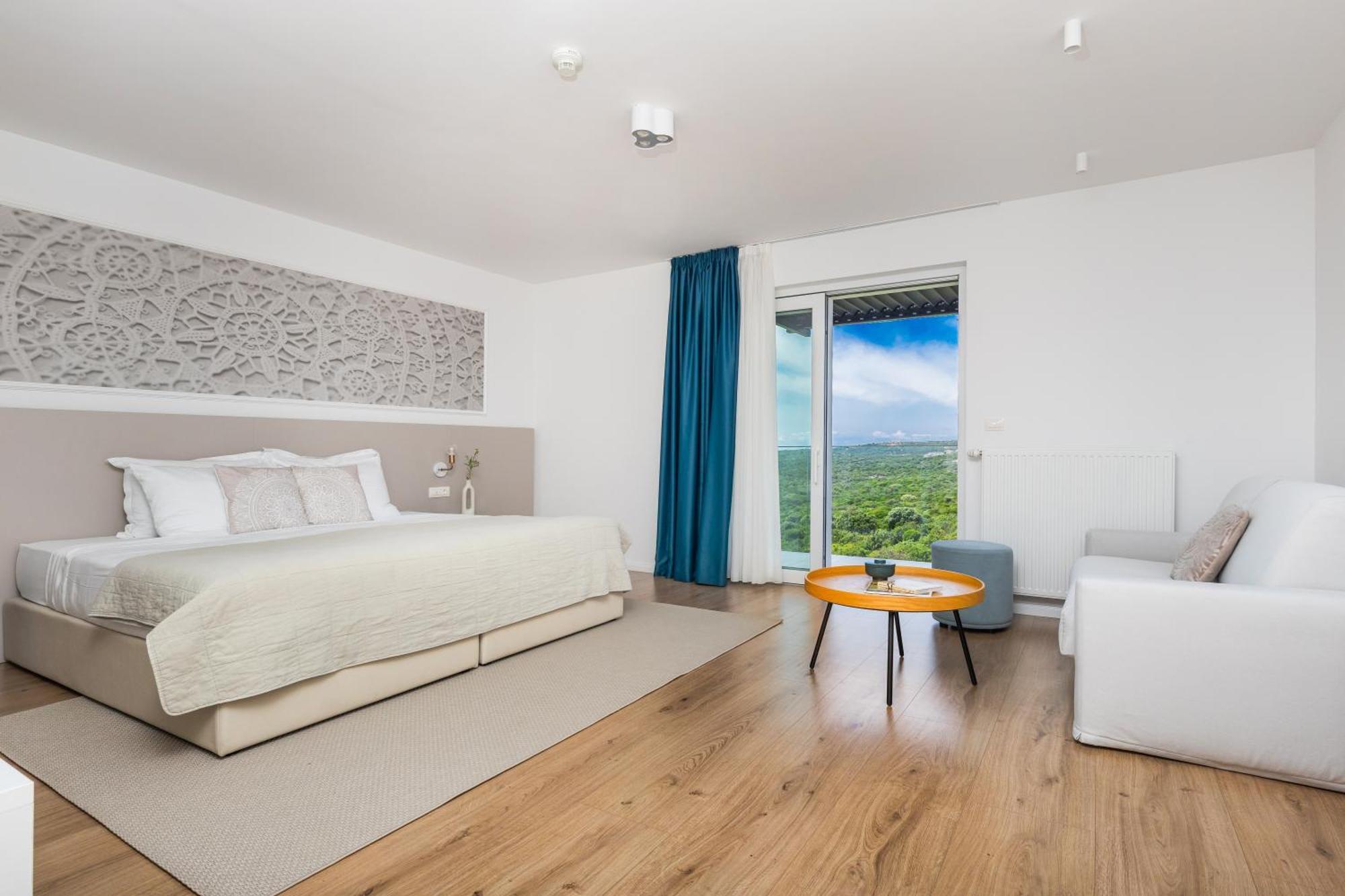 Deluxe Family Room with Sea View and Balcony