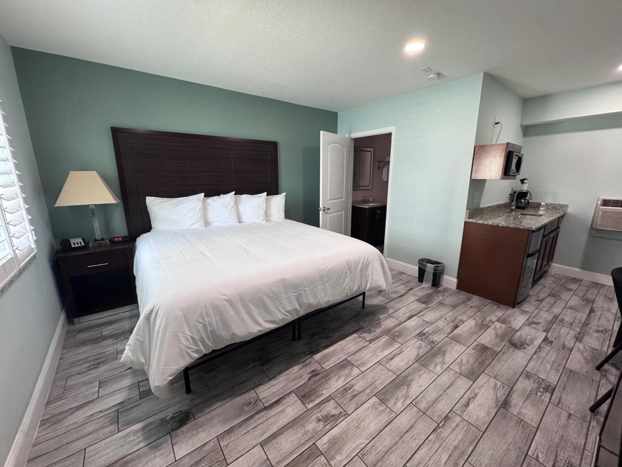 Standard King Room