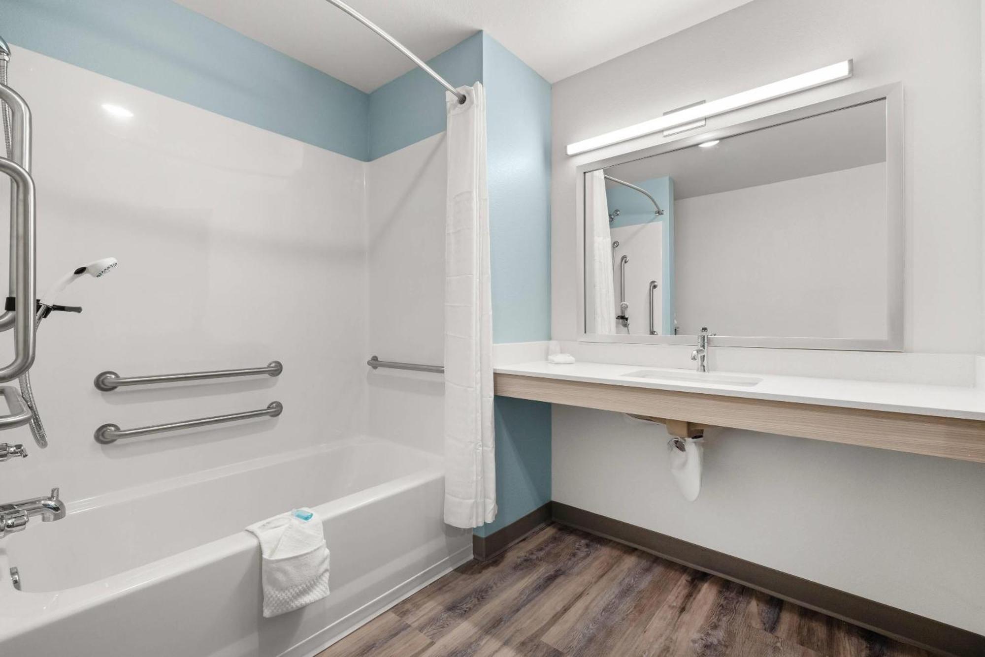 Double Suite with Sofa - Disability Access/Non Smoking