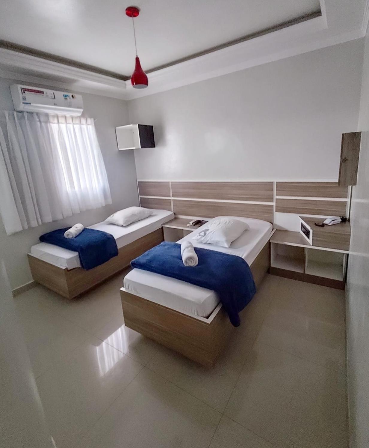 Quarto com 2 Camas de Solteiro
