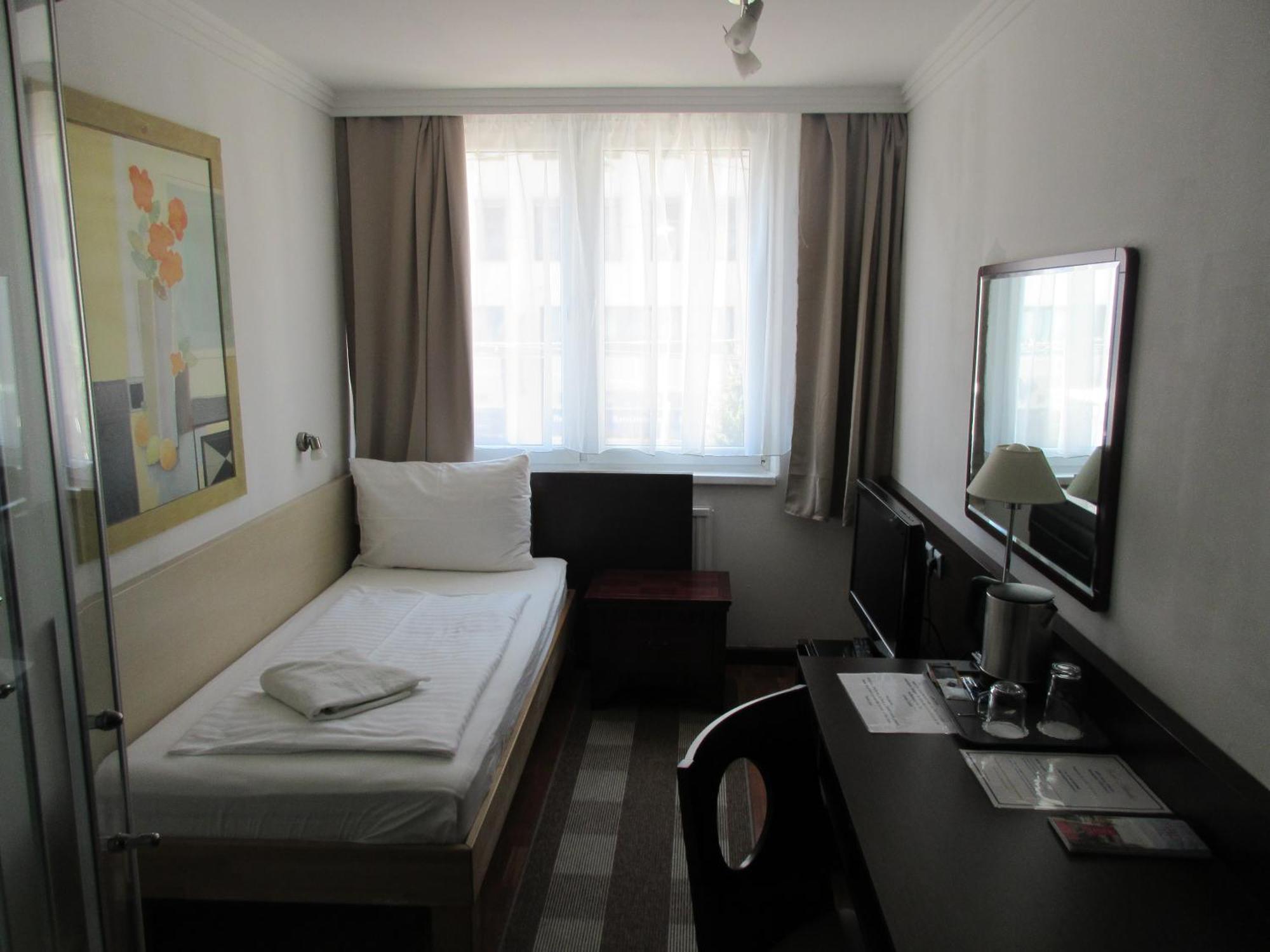 Single Room,1681712329:JPEG