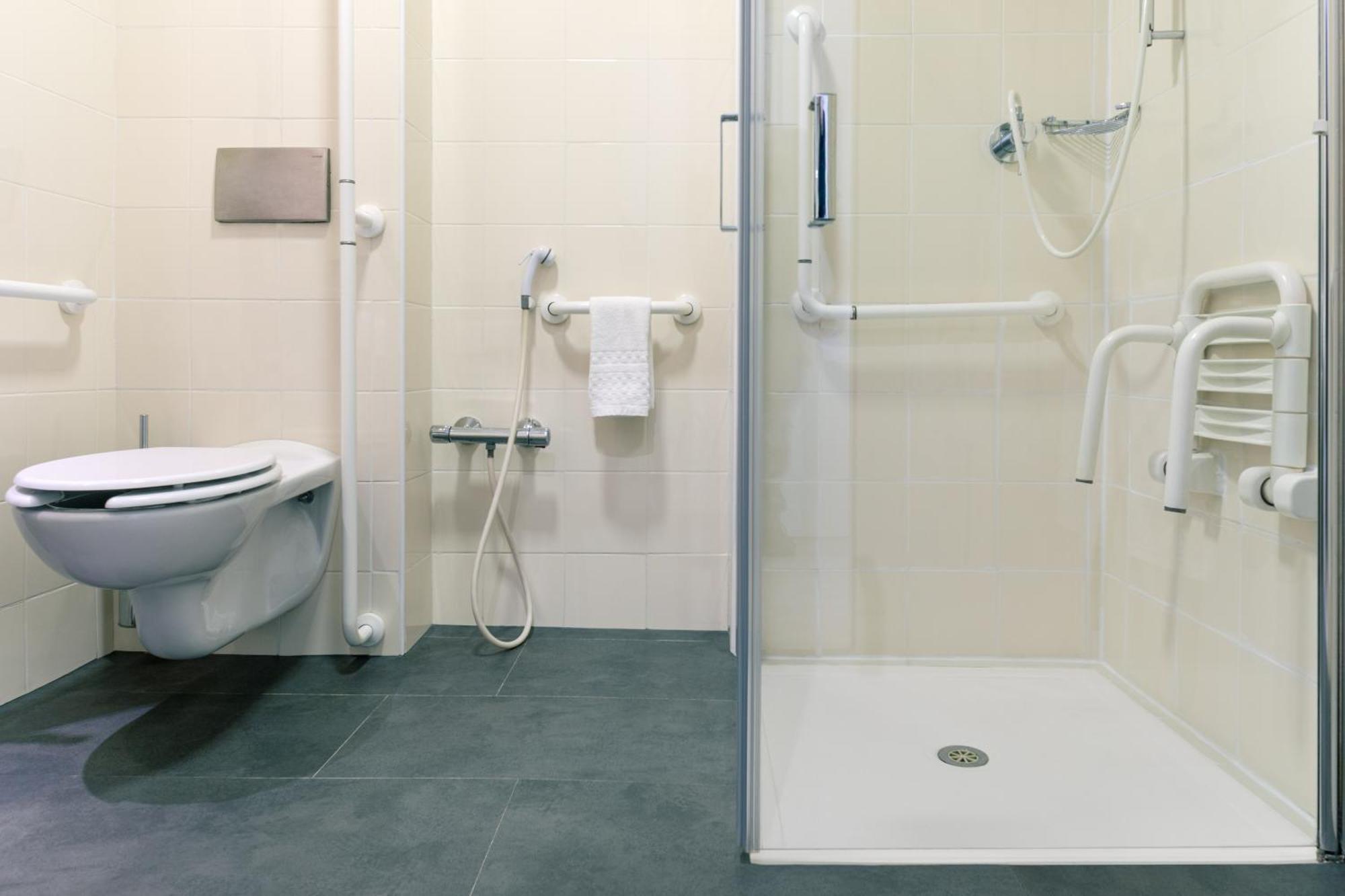Chambre Double ou Lits Jumeaux Économique - Accessible aux Personnes à Mobilité Réduite