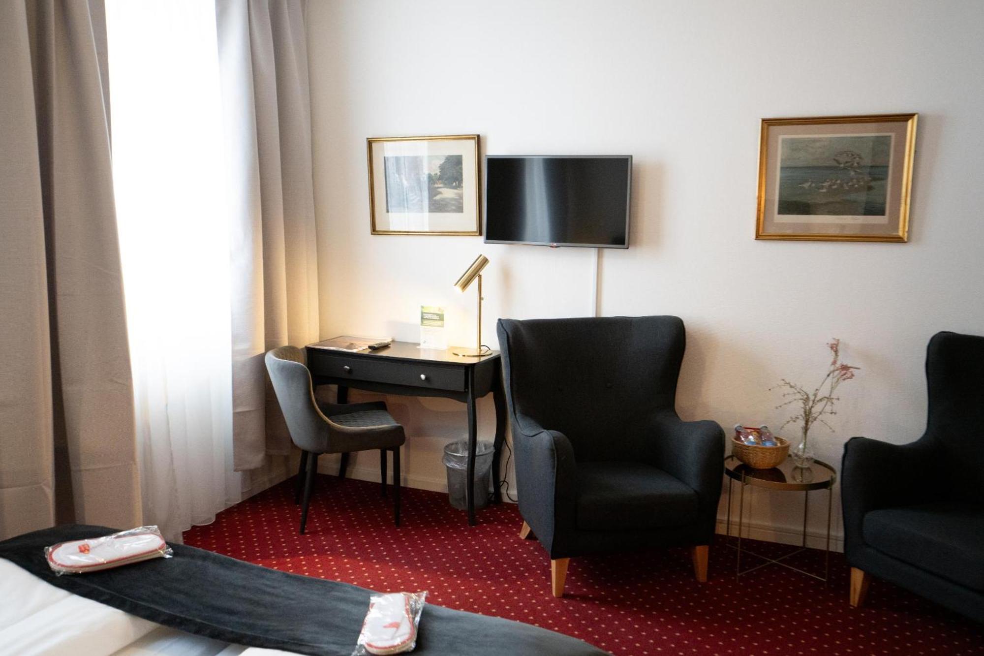 Superior Double Room,1681722811:JPEG