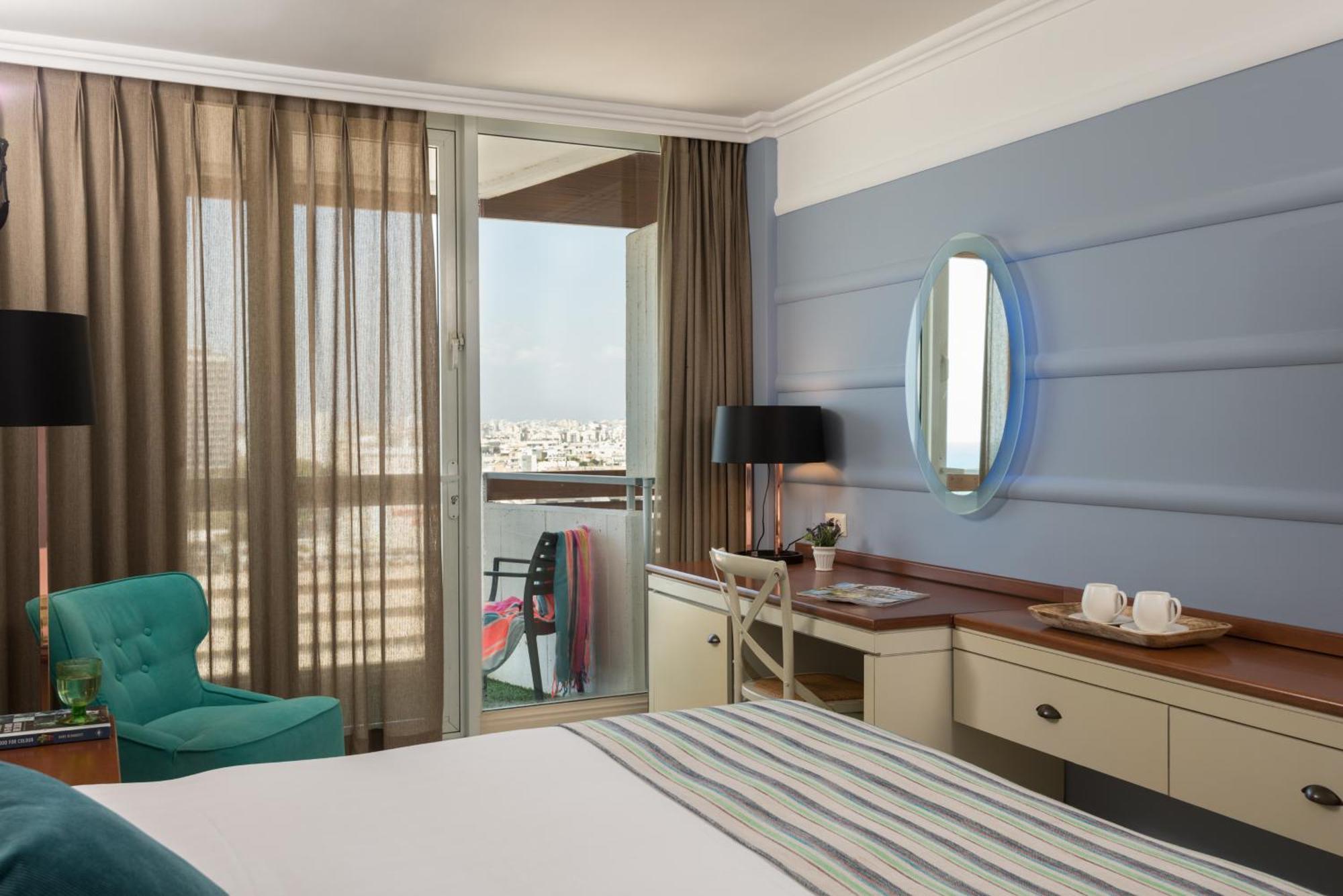 Club Room with Sea View