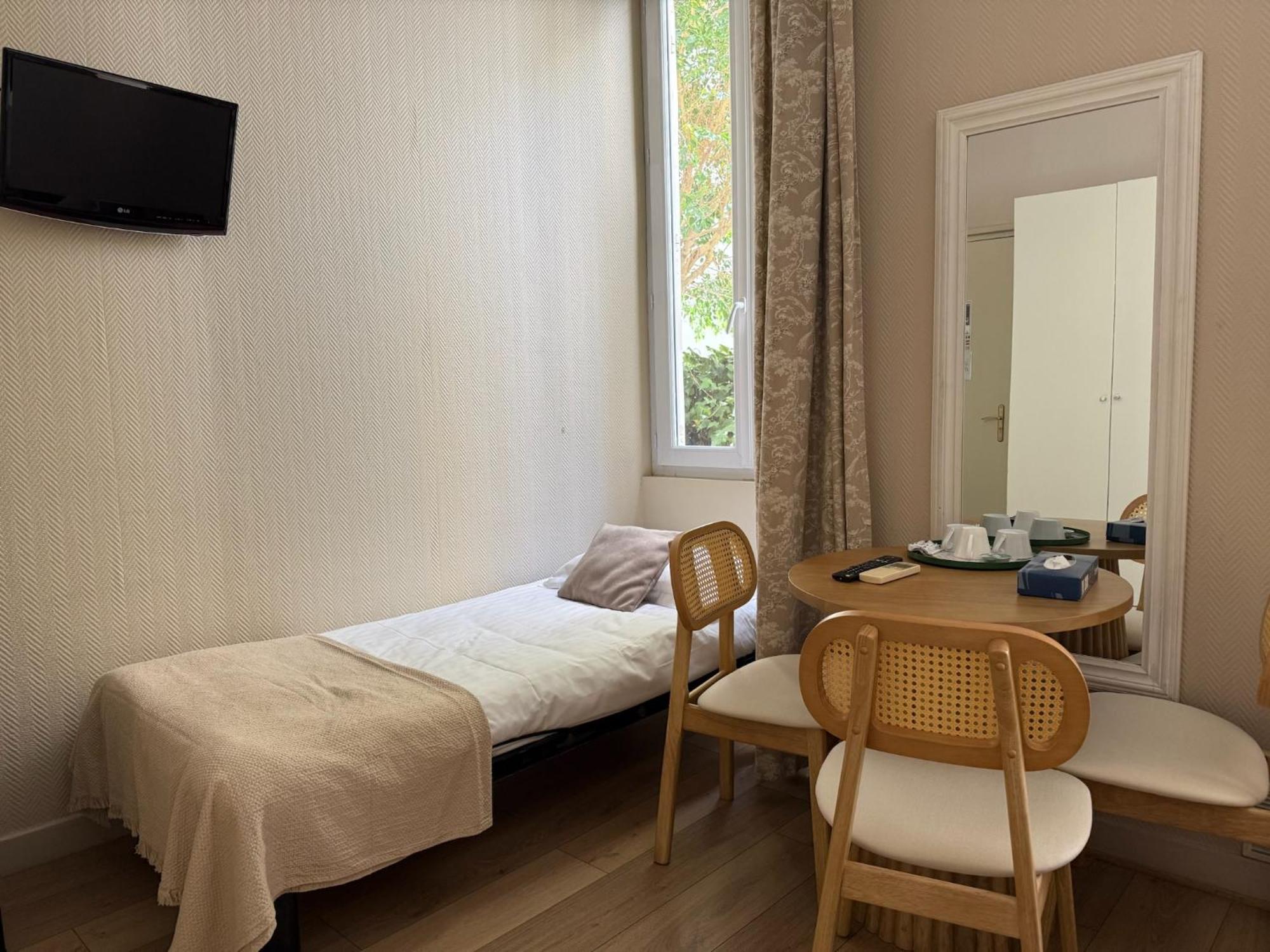 Economy Triple Room