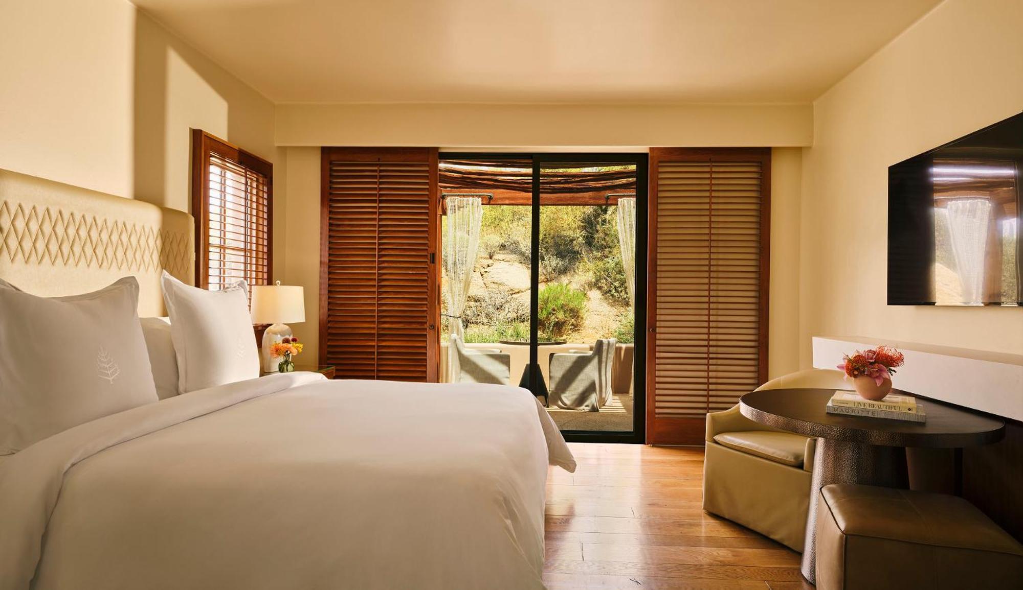 Desert Garden Suite king bed,1681740626:JPEG
