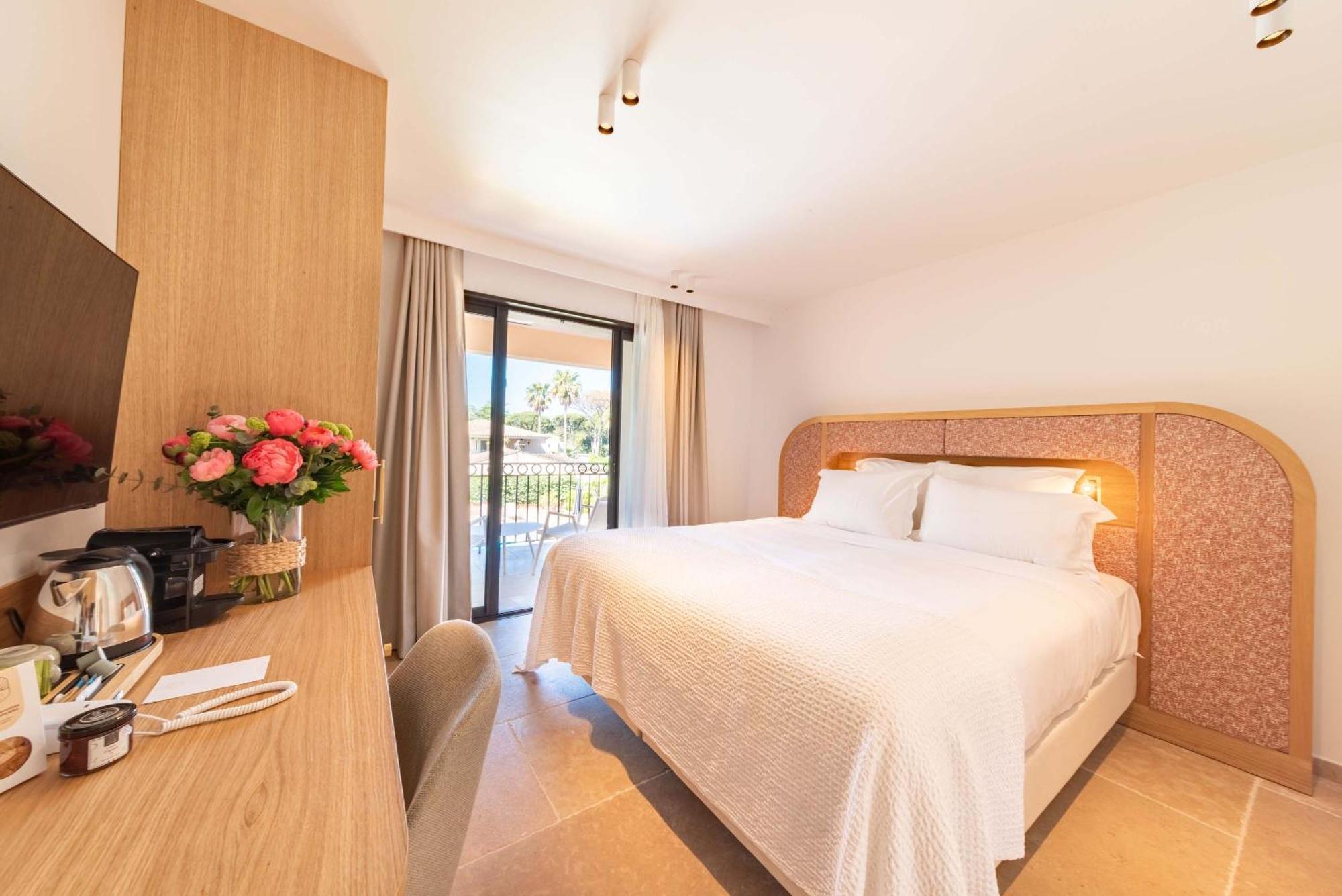 Deluxe Room,1681741855:JPEG