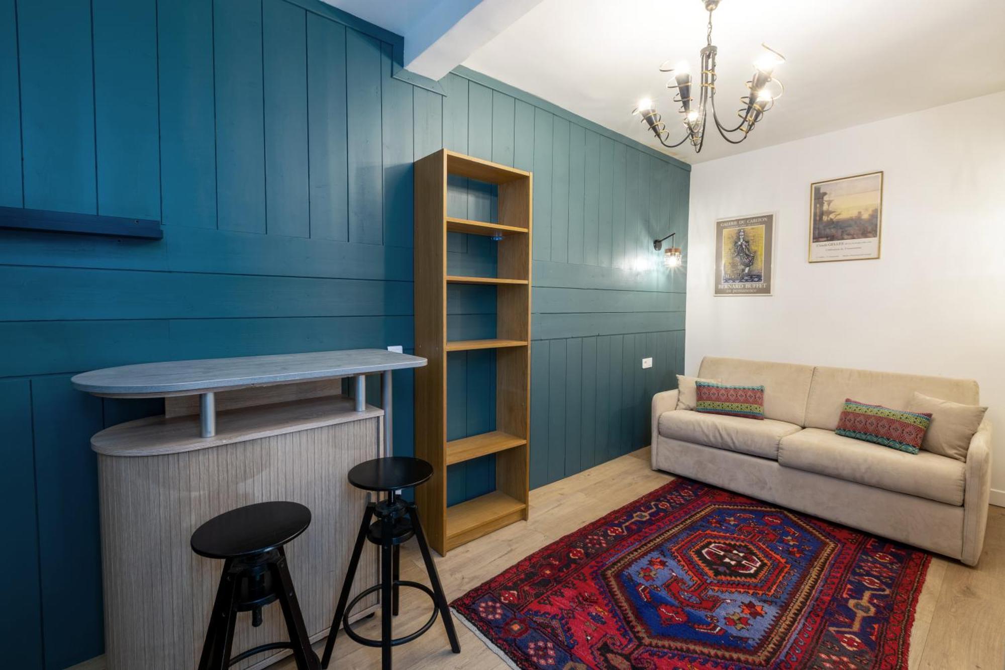 One-Bedroom Apartment