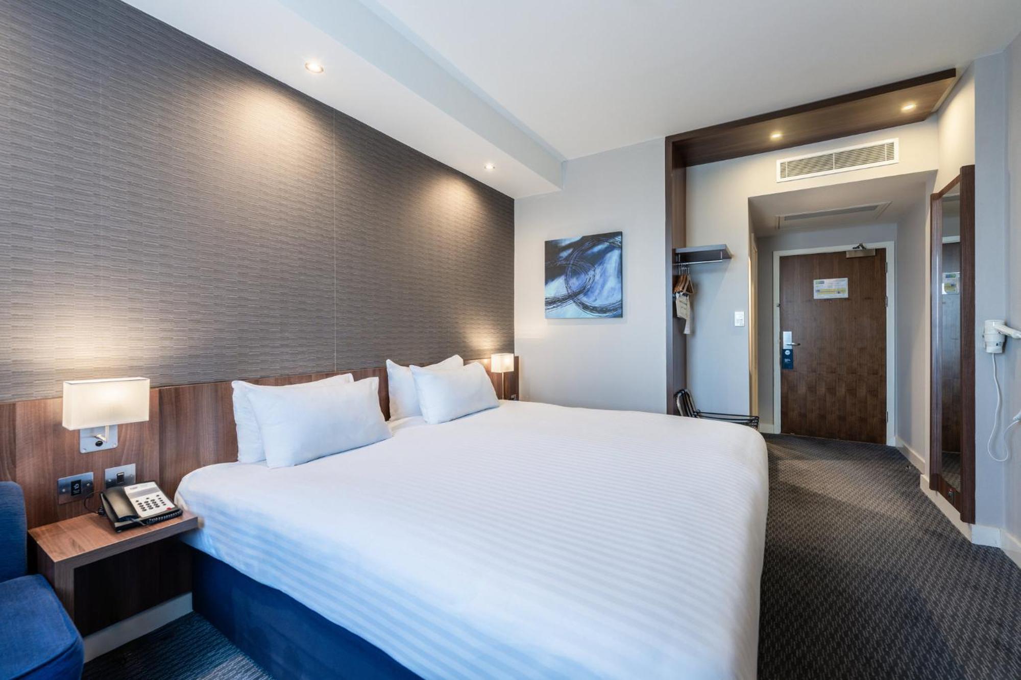 Standard Room with Free Hot Breakfast