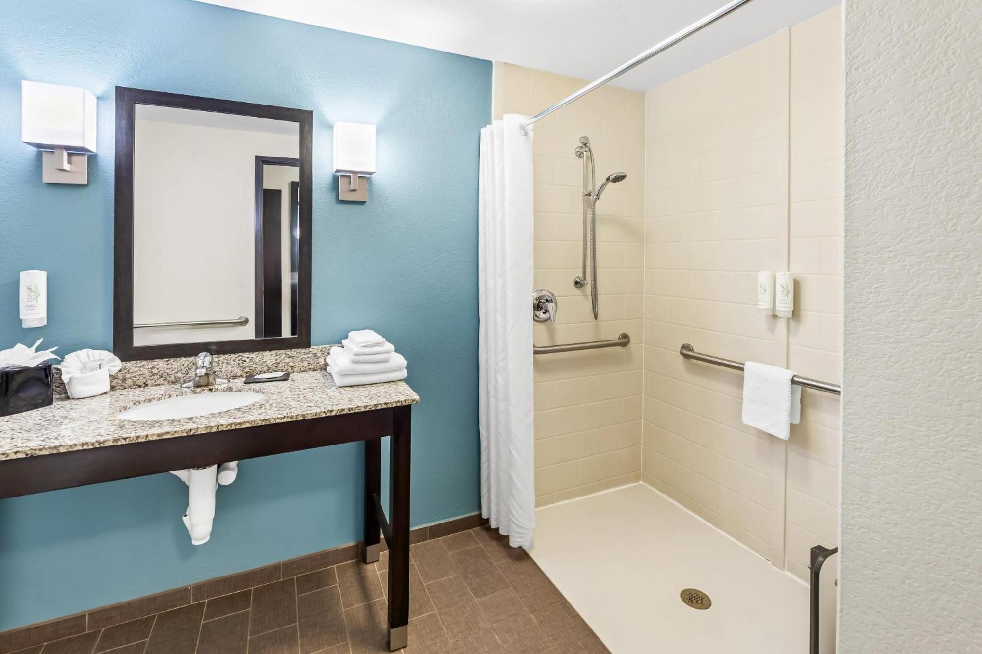 Queen Room with Two Queen Beds - Accessible/Non-Smoking