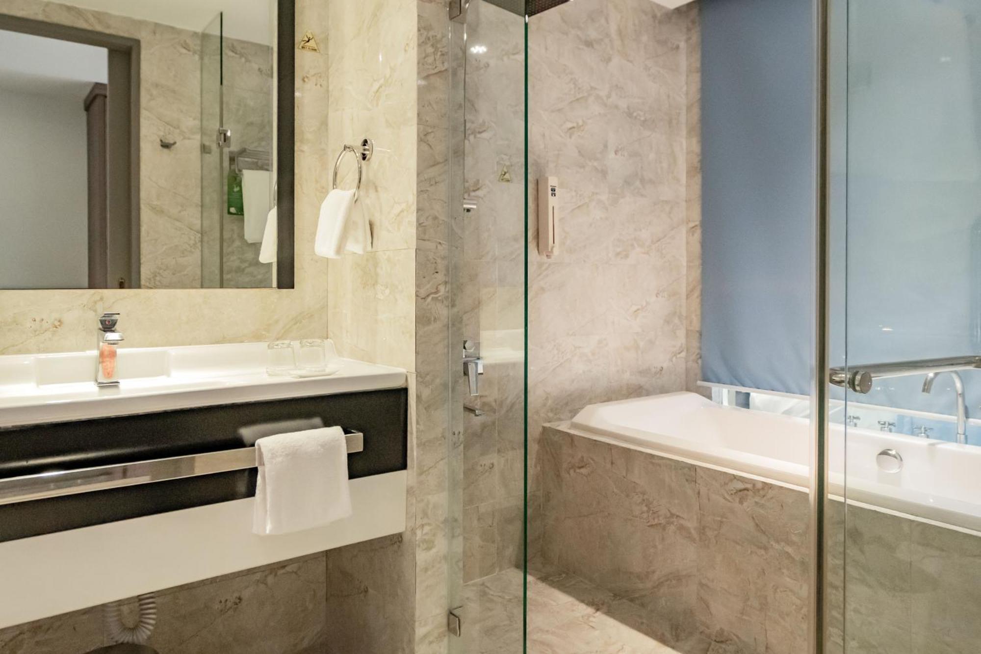 Deluxe Family Suite