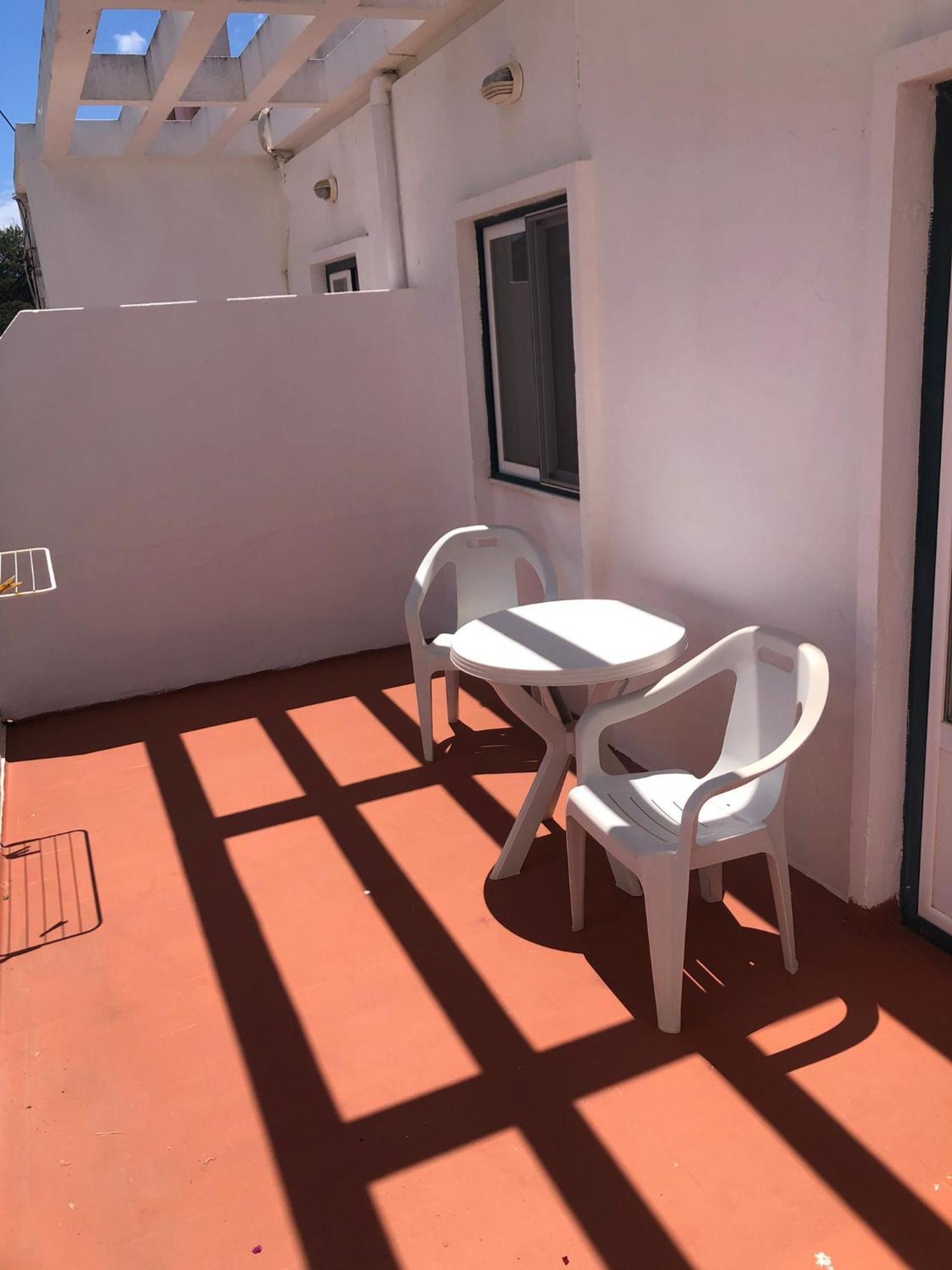 Quarto com 2 Camas de Solteiro e Terraço