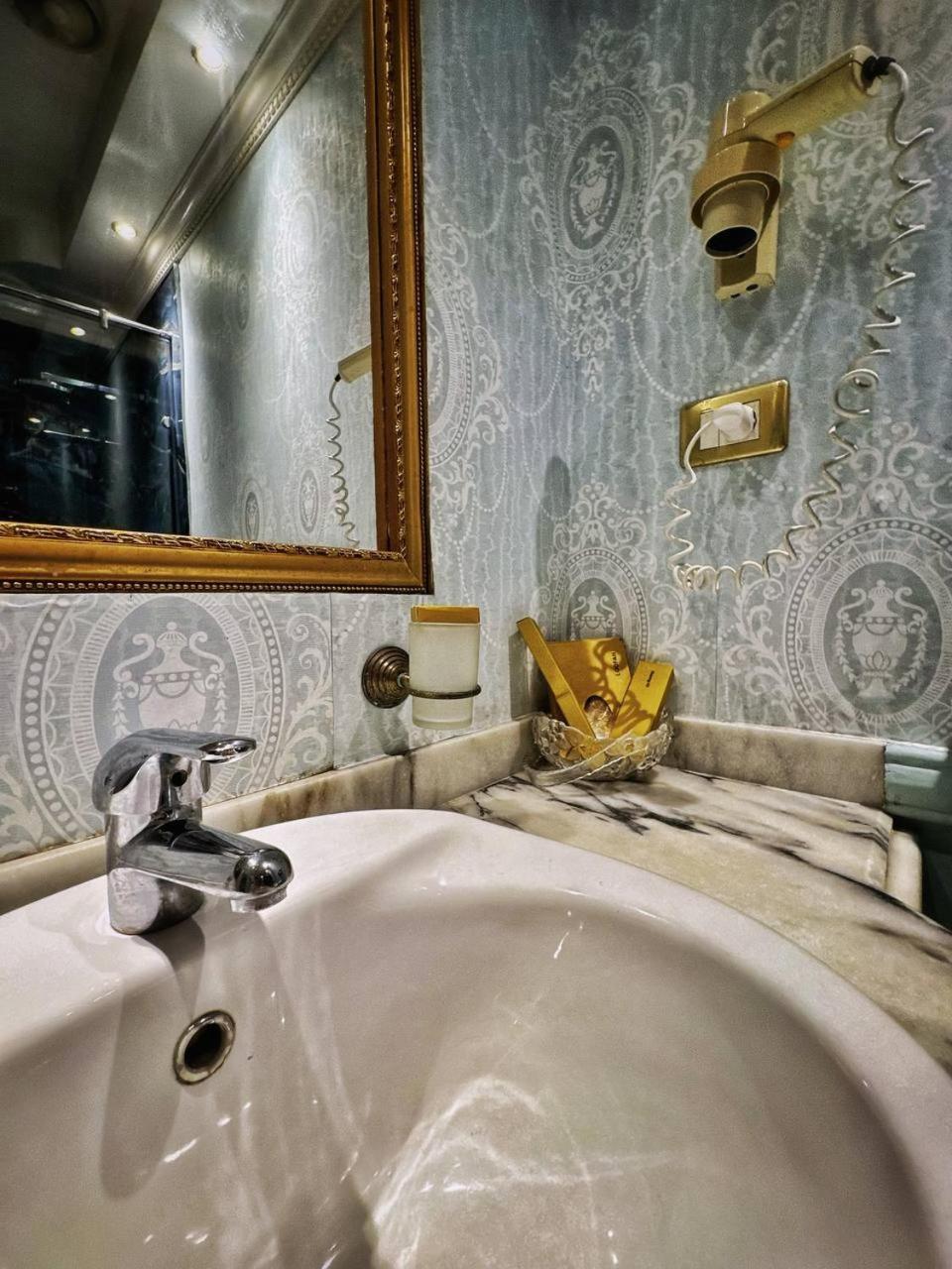 Golden Junior Suite Direct Sea View