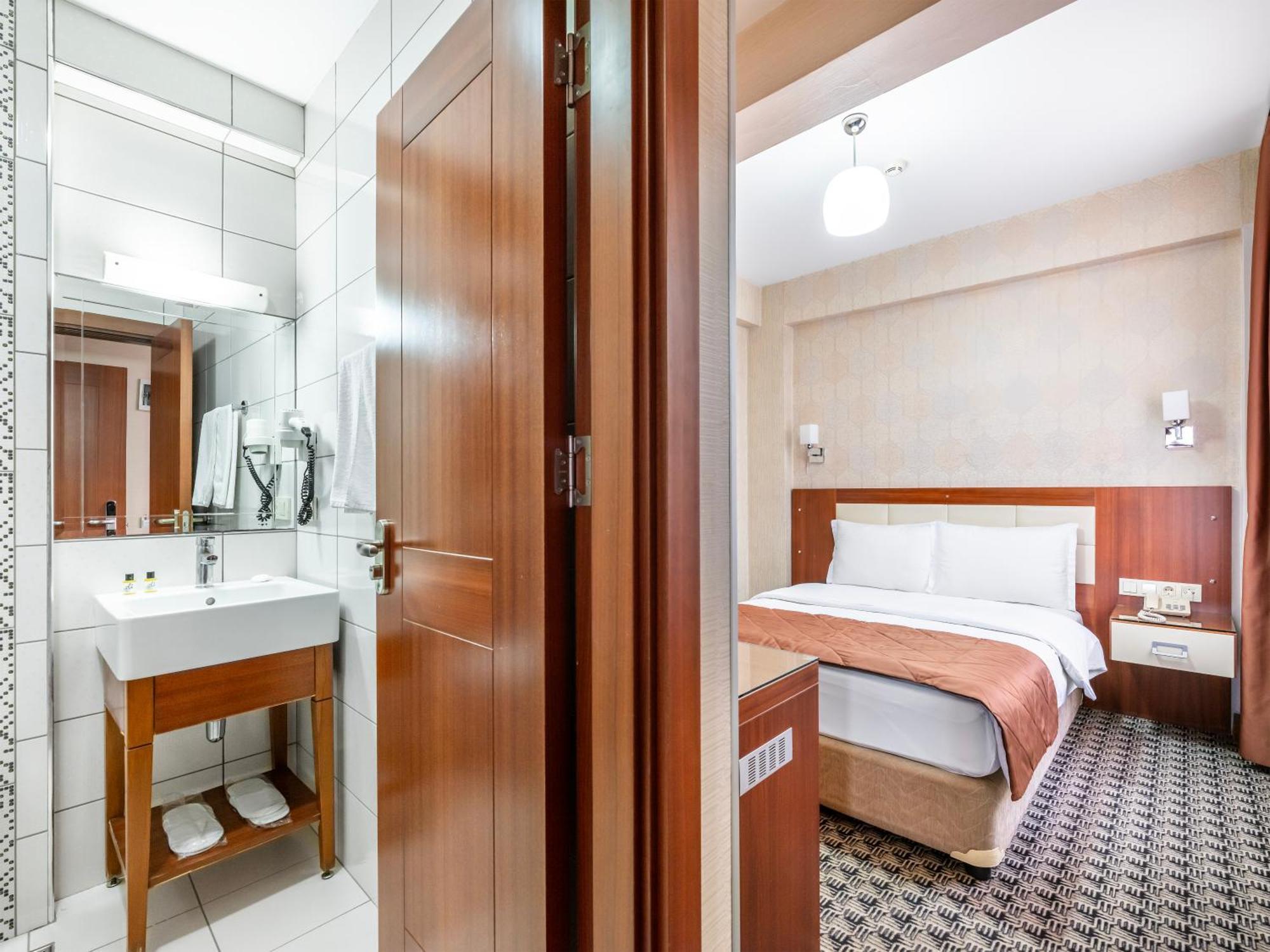 Standard Double Room,1682943889:JPEG