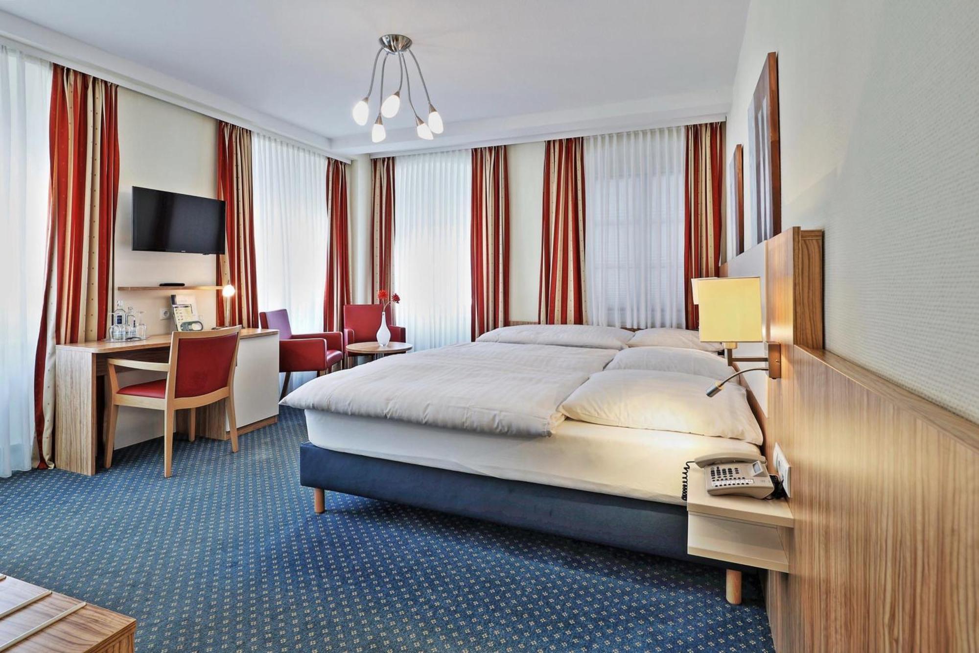 Triple Room,1704824687:JPEG