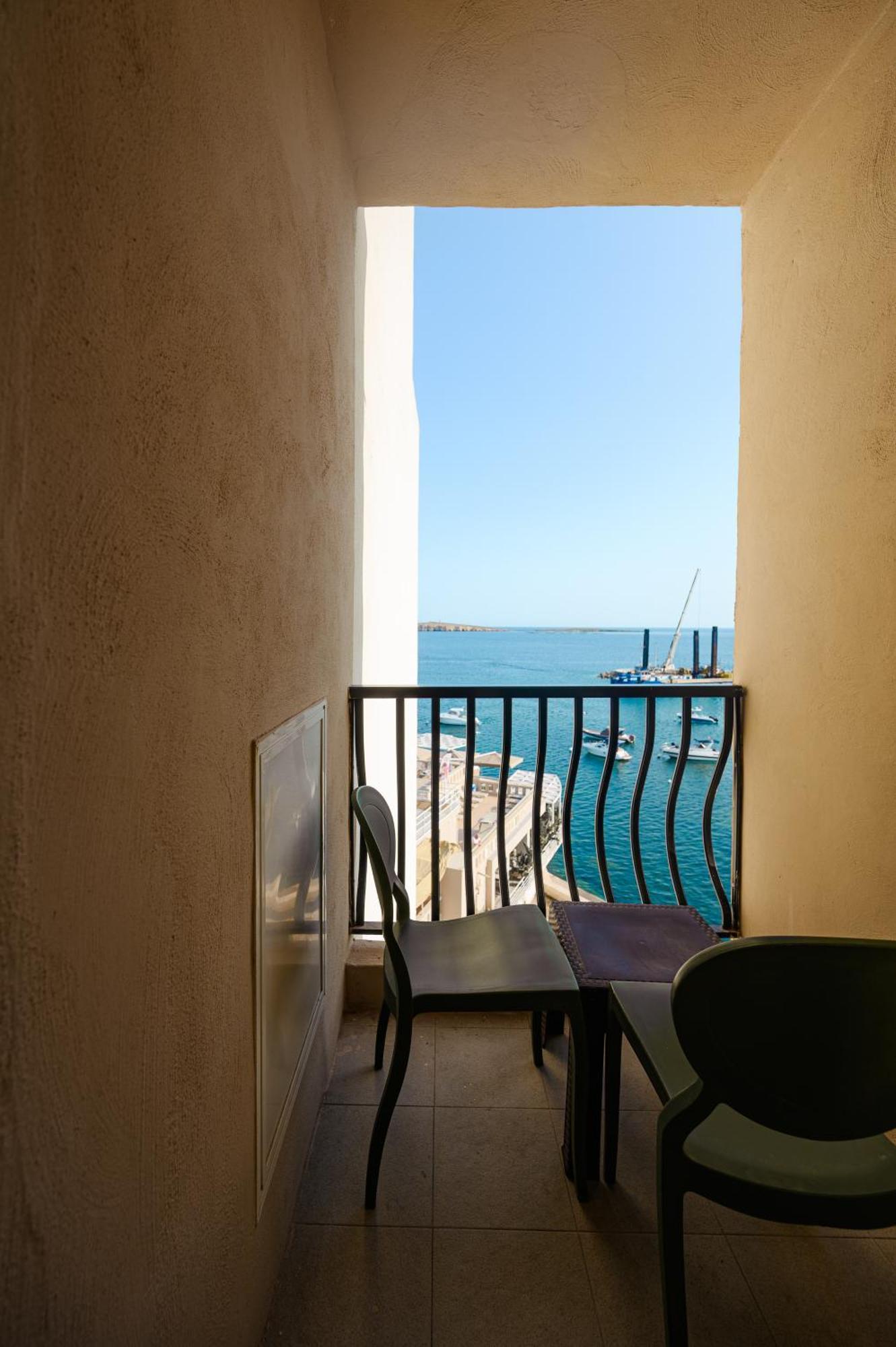 Double or Twin Room Partial Sea View,1683810990:JPEG