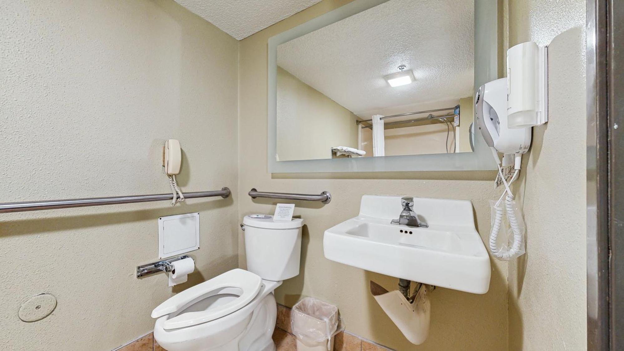 King Room - Accessible/Non-Smoking