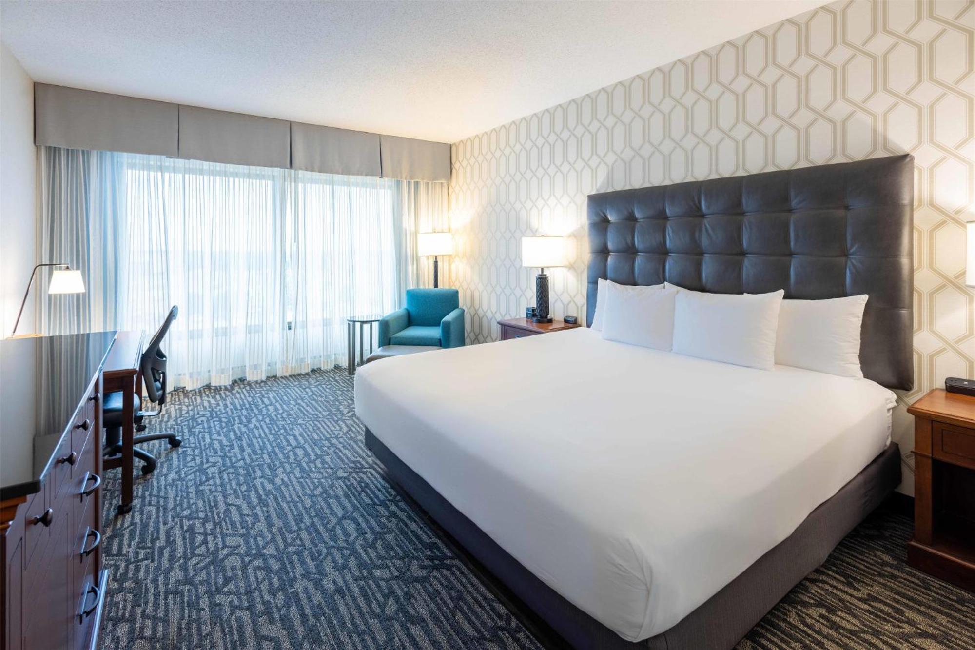 Deluxe King Room - Accessible, Tub