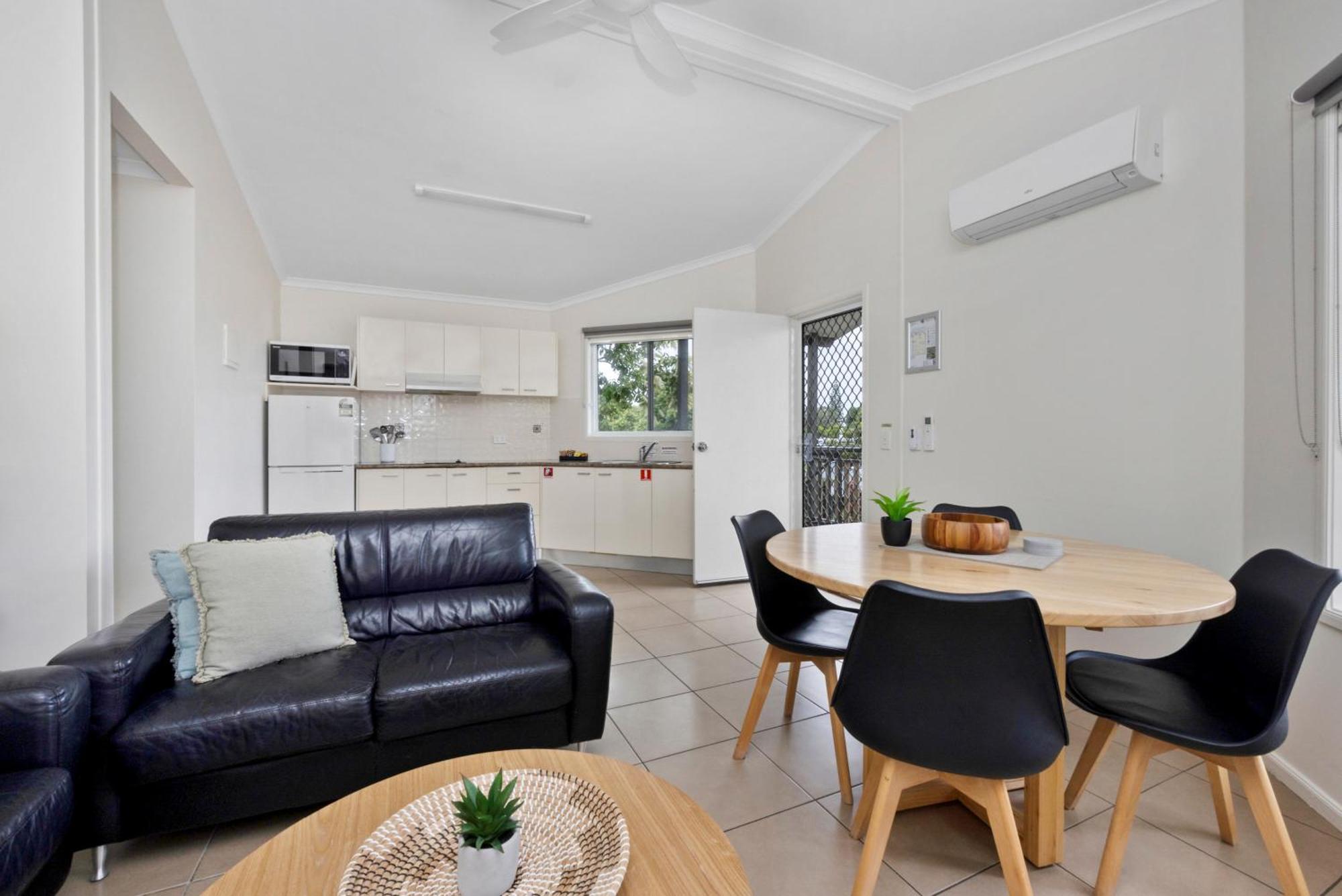 Deluxe Cabin - Sleeps 4 - Dog Friendly