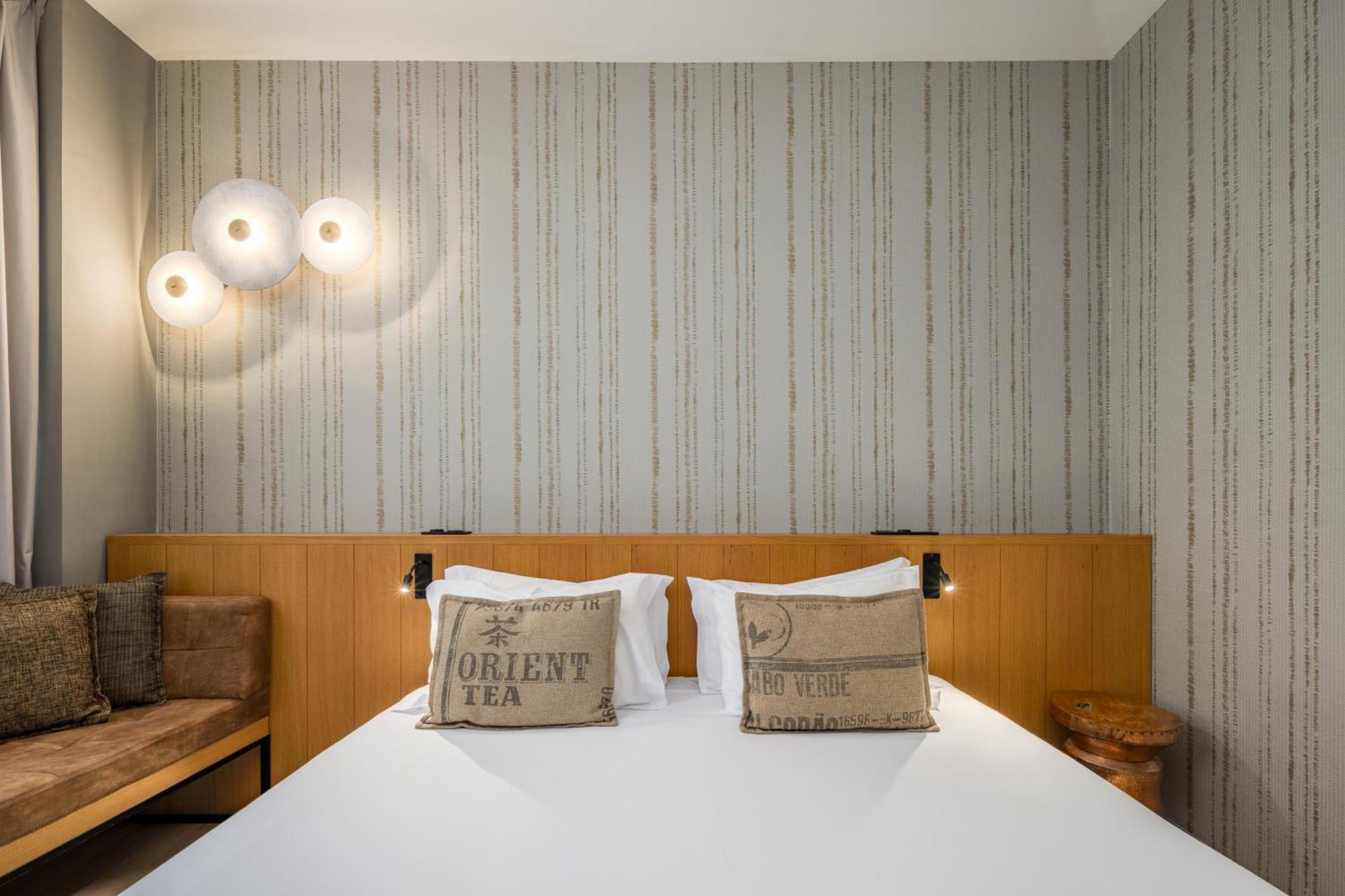 Deluxe Room,1683835900:JPEG