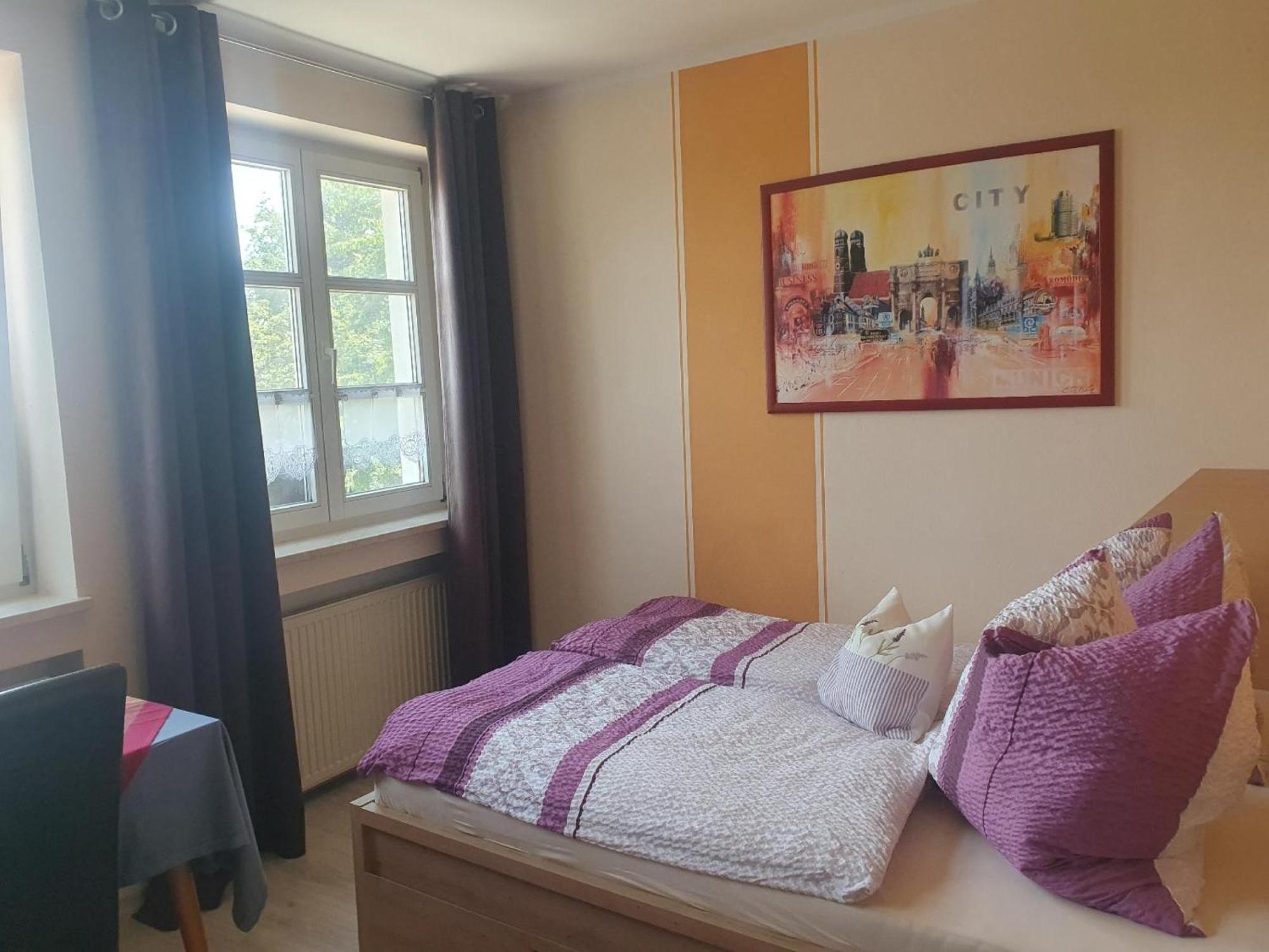 Kleines Doppel-/Zweibettzimmer