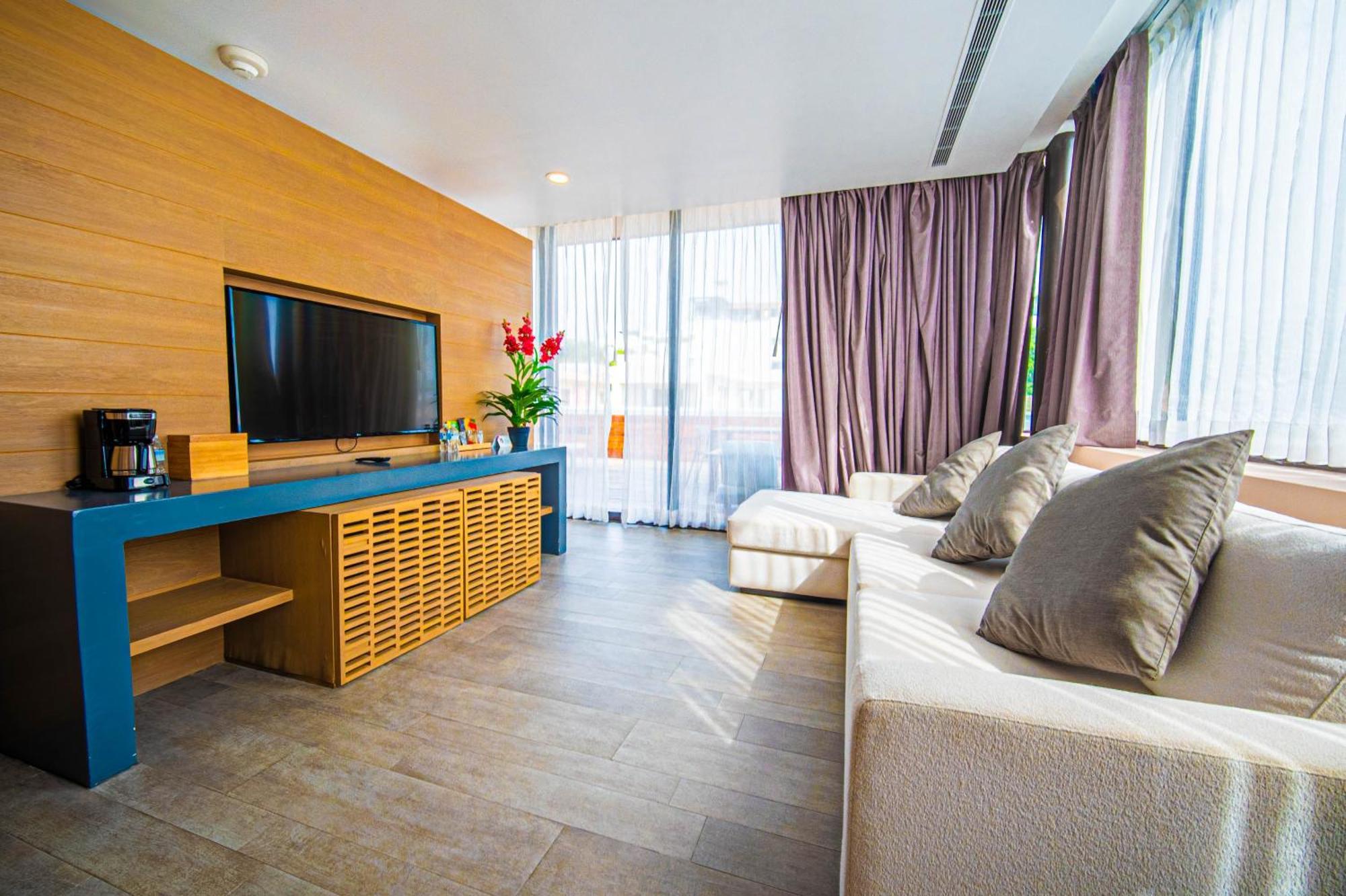 Master King Suite - Adults Only