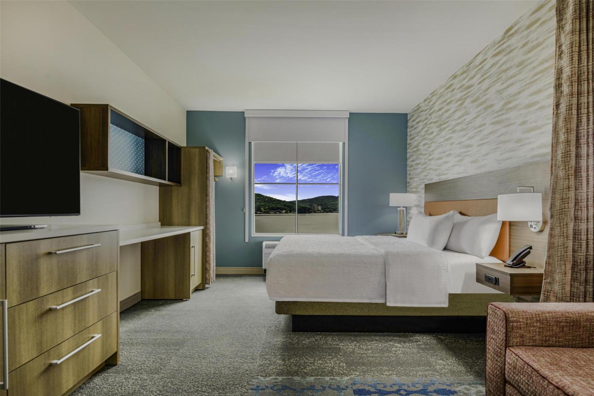 Queen Studio with Two Queen Beds - Water View
