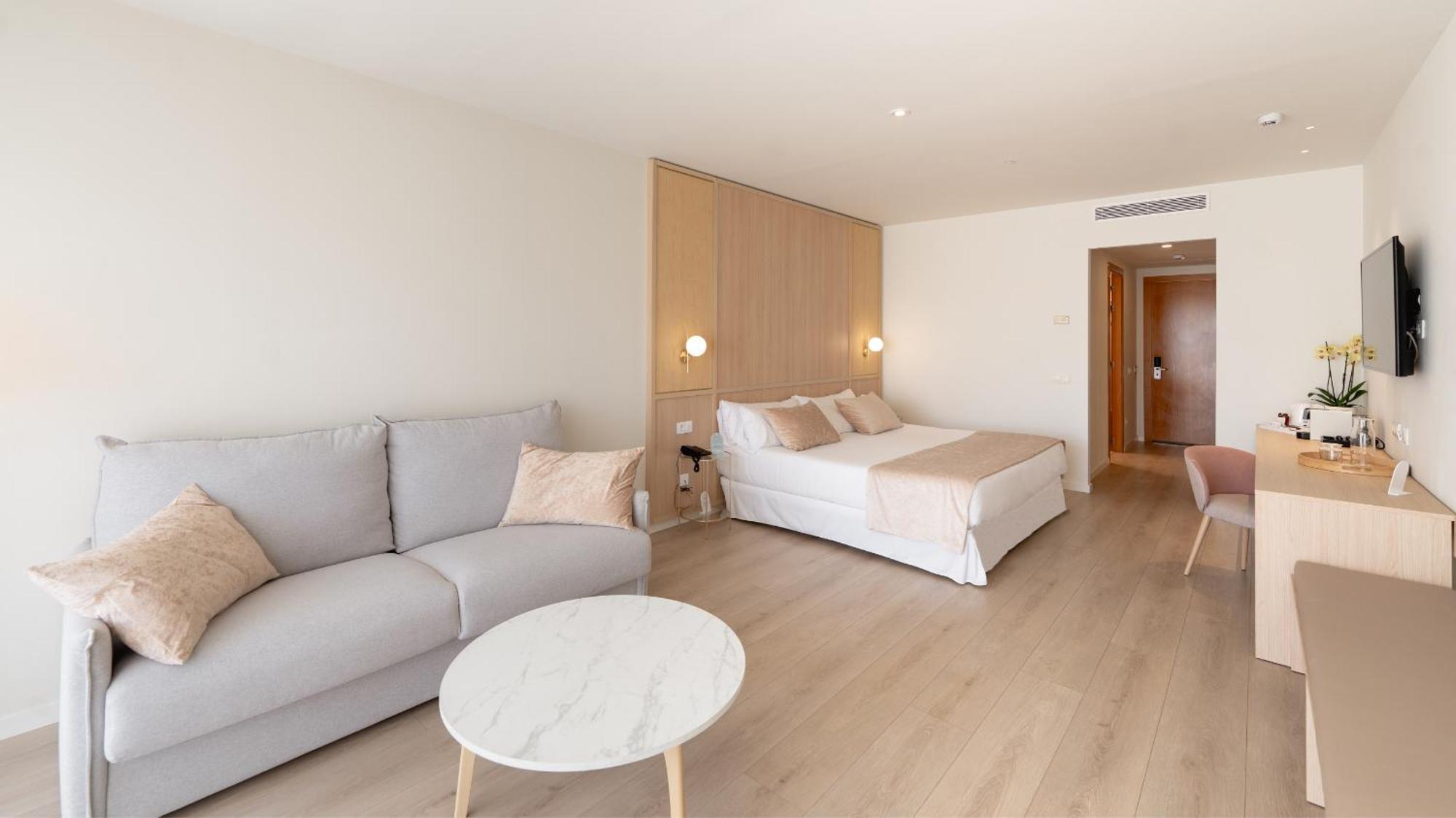 Premium Double Room with Terrace (2 Adults),1685055517:JPEG