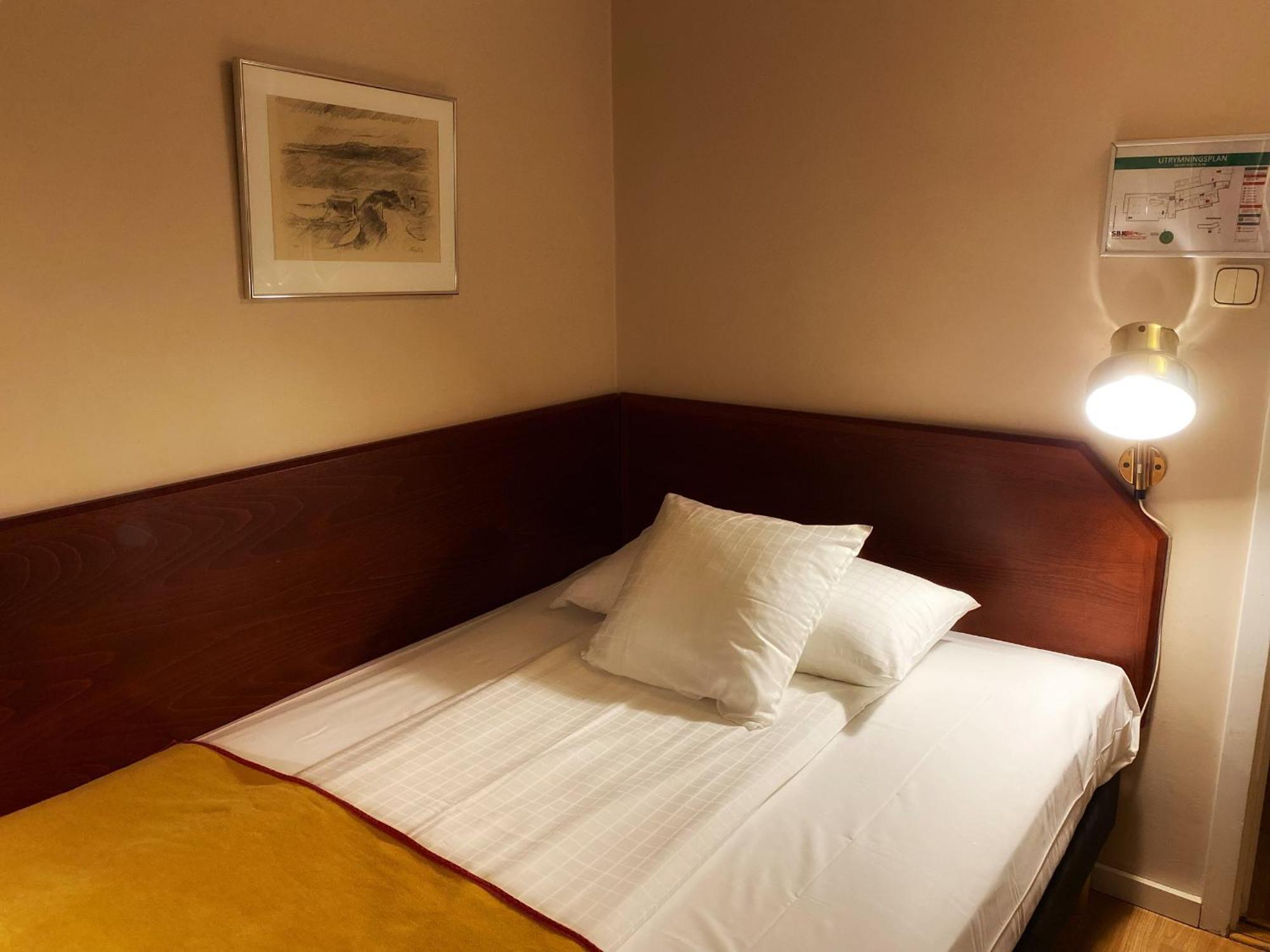 Small Double Room,1685058195:JPEG