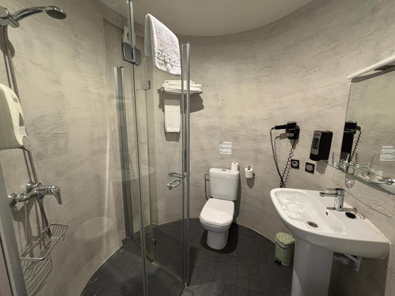 Single Room Private Bathroom