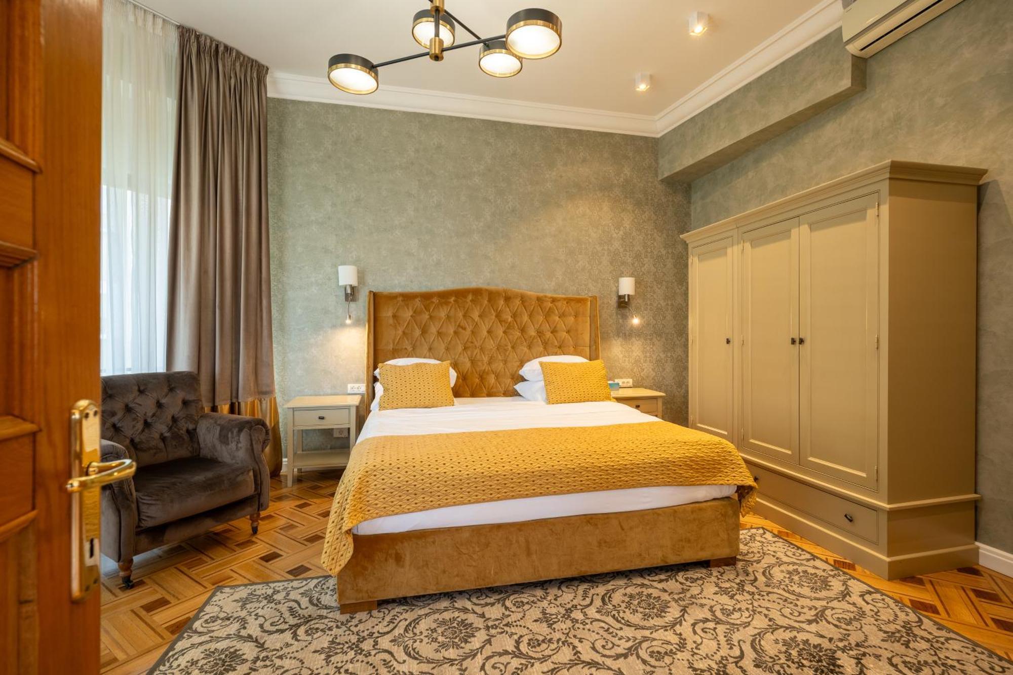 Deluxe Suite upper floors no elevator,1685062016:JPEG