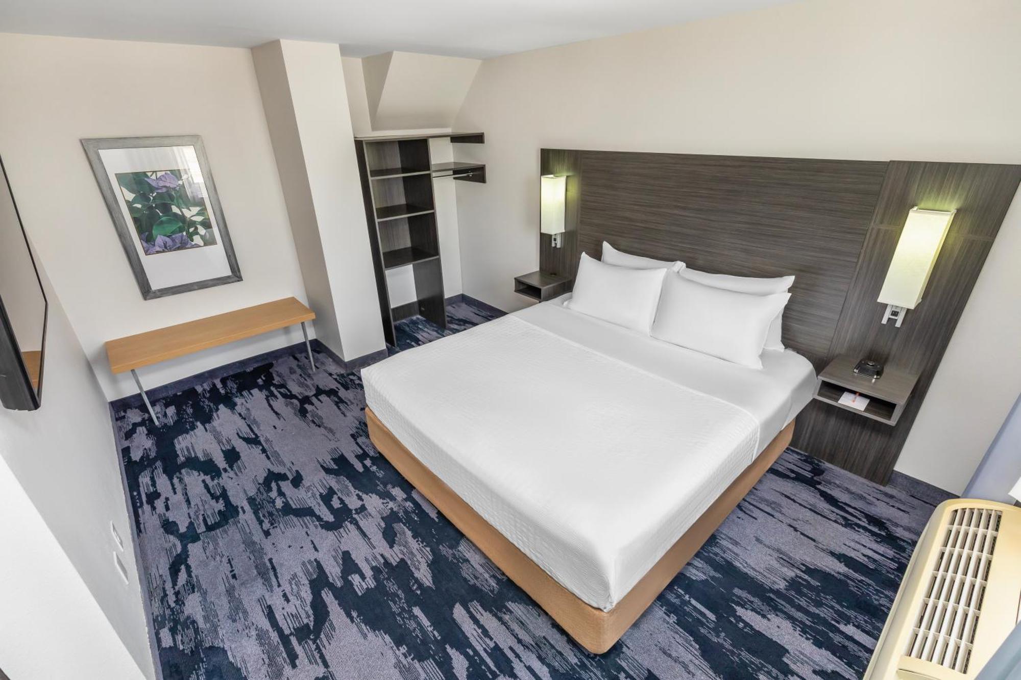 Efficiency King Room - Non-Smoking