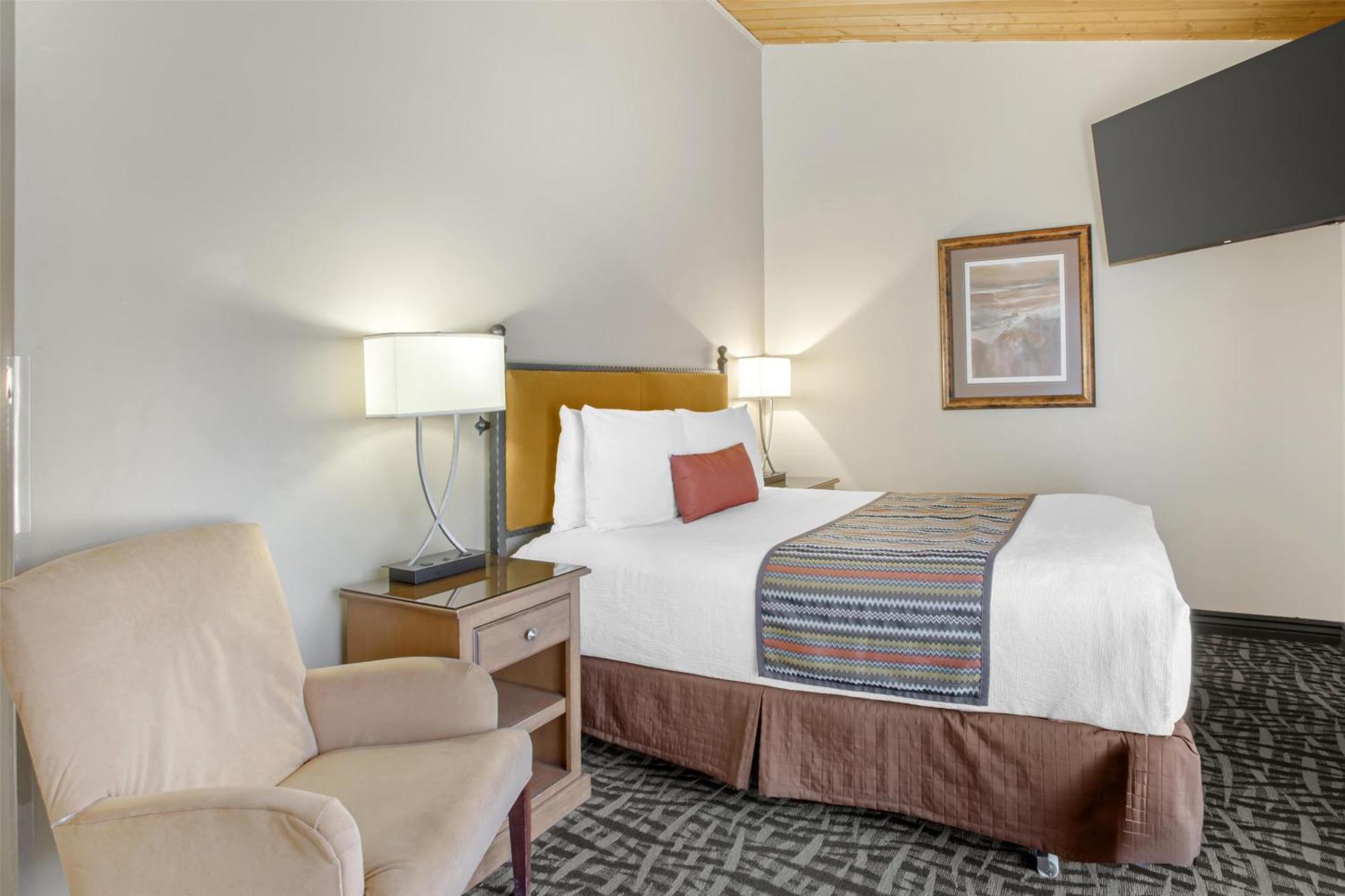 Two-Bedroom Villa One King Bed One Queen Bed One Sofa Bed Two Floors or Non-Smoking