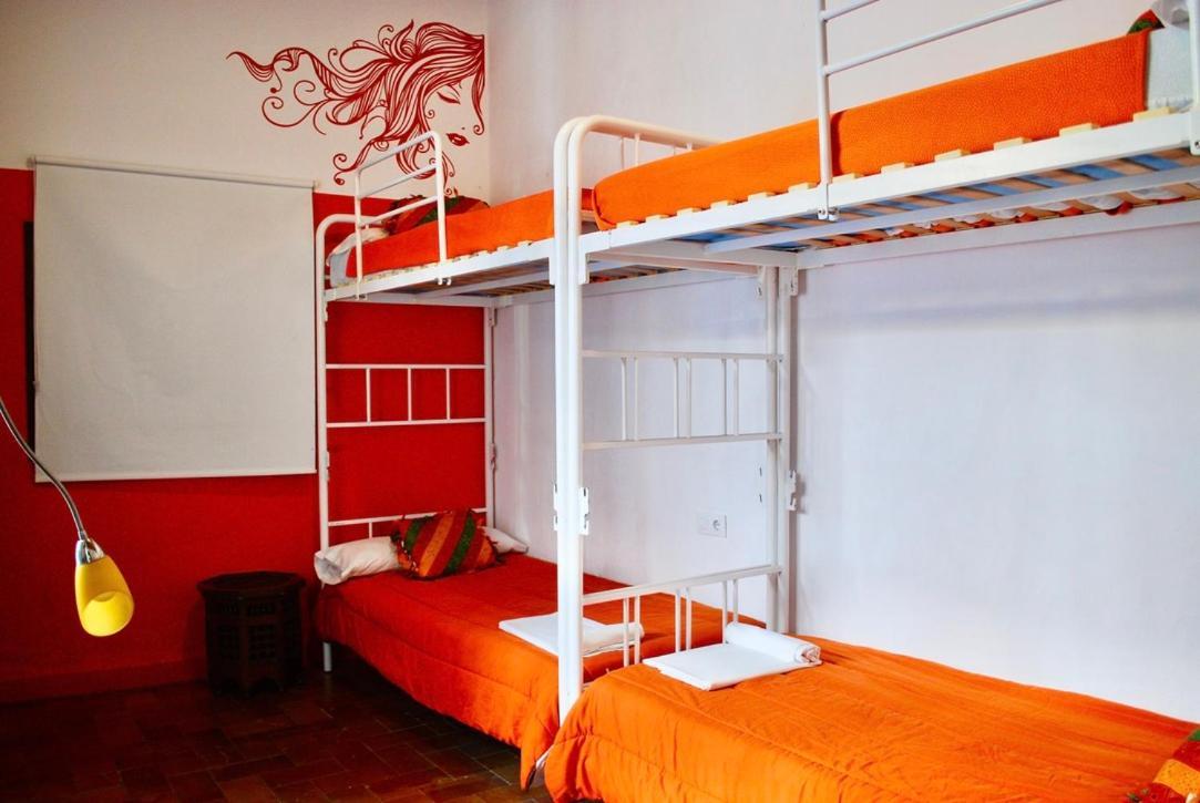 Single Bed 6-Bed Mixed Dormitory Room