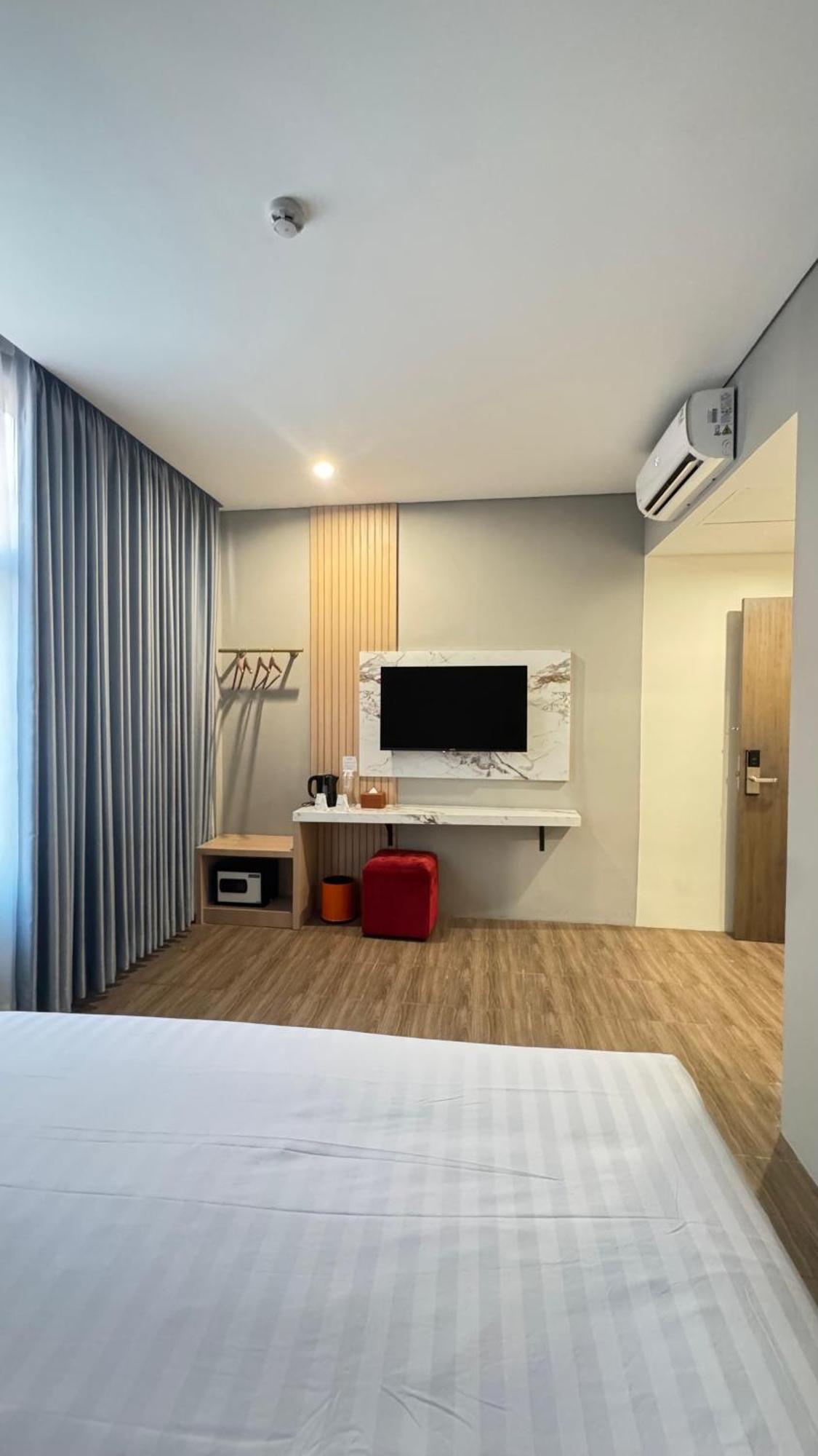 Deluxe Room,1685083569:JPEG