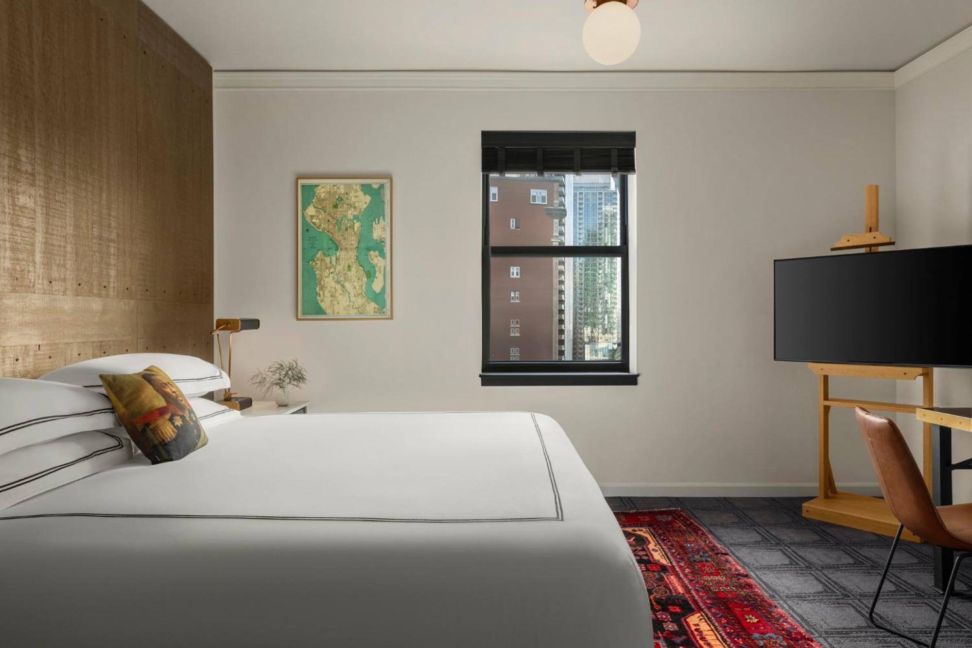 Habitación con cama extragrande.