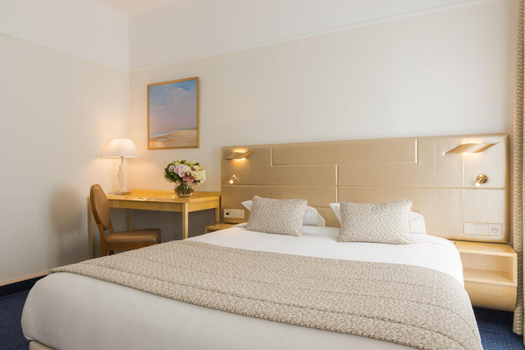 Standard Queen Room