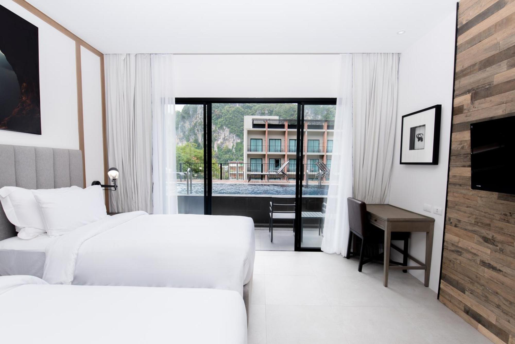 Deluxe Double or Twin Room Pool Access