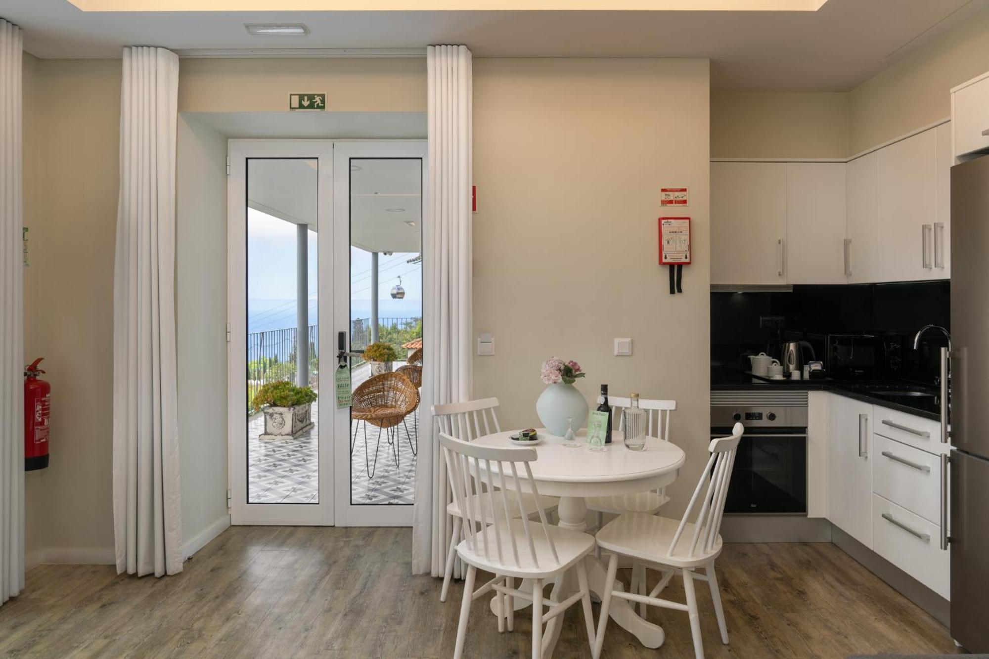 Superior Double or Twin Room with City View,1685105262:JPEG