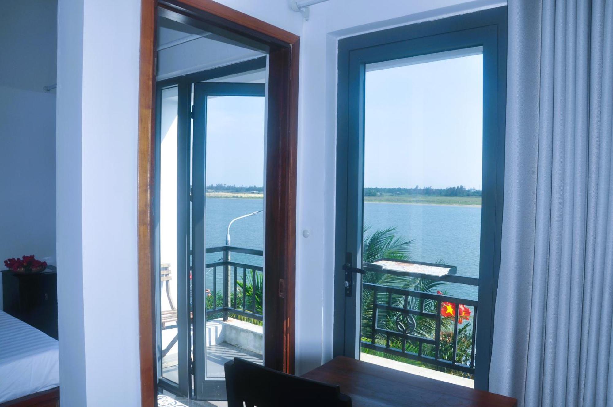 King Room with Mountain View