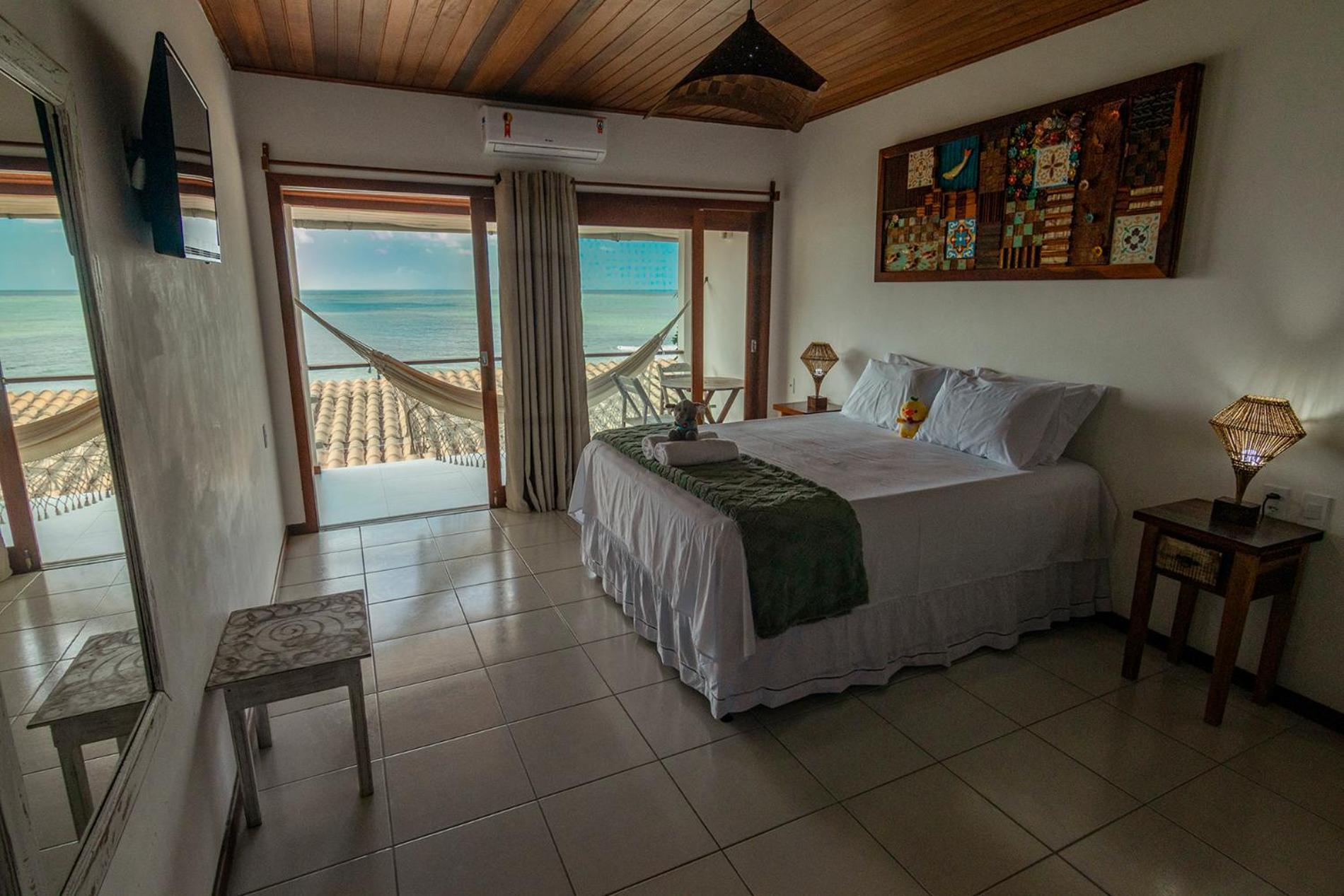 Quarto Duplo Com Varanda e Vista do Mar