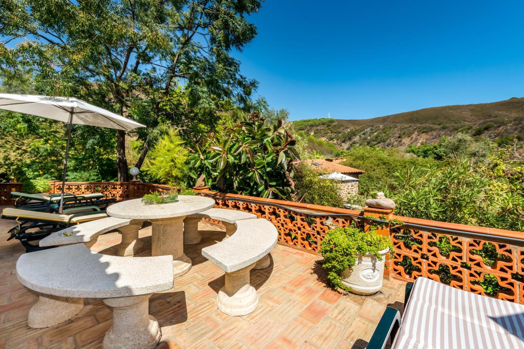 Deluxe Double or Twin Room Garden View