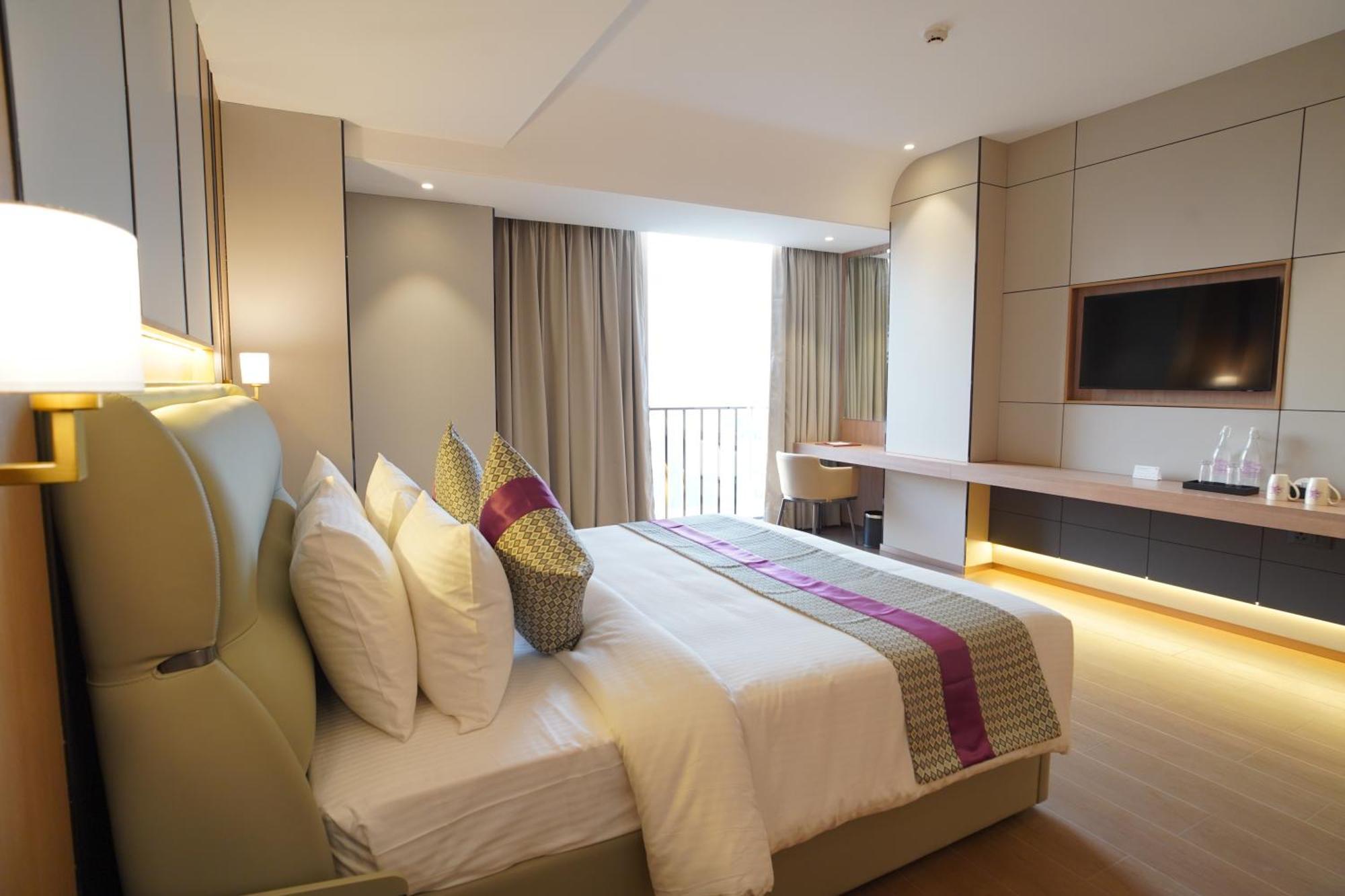 Deluxe King Room