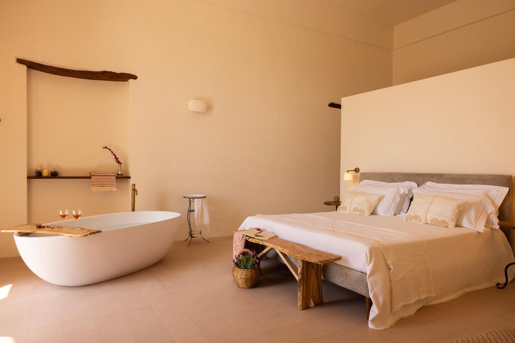 Queen Suite with Pool View