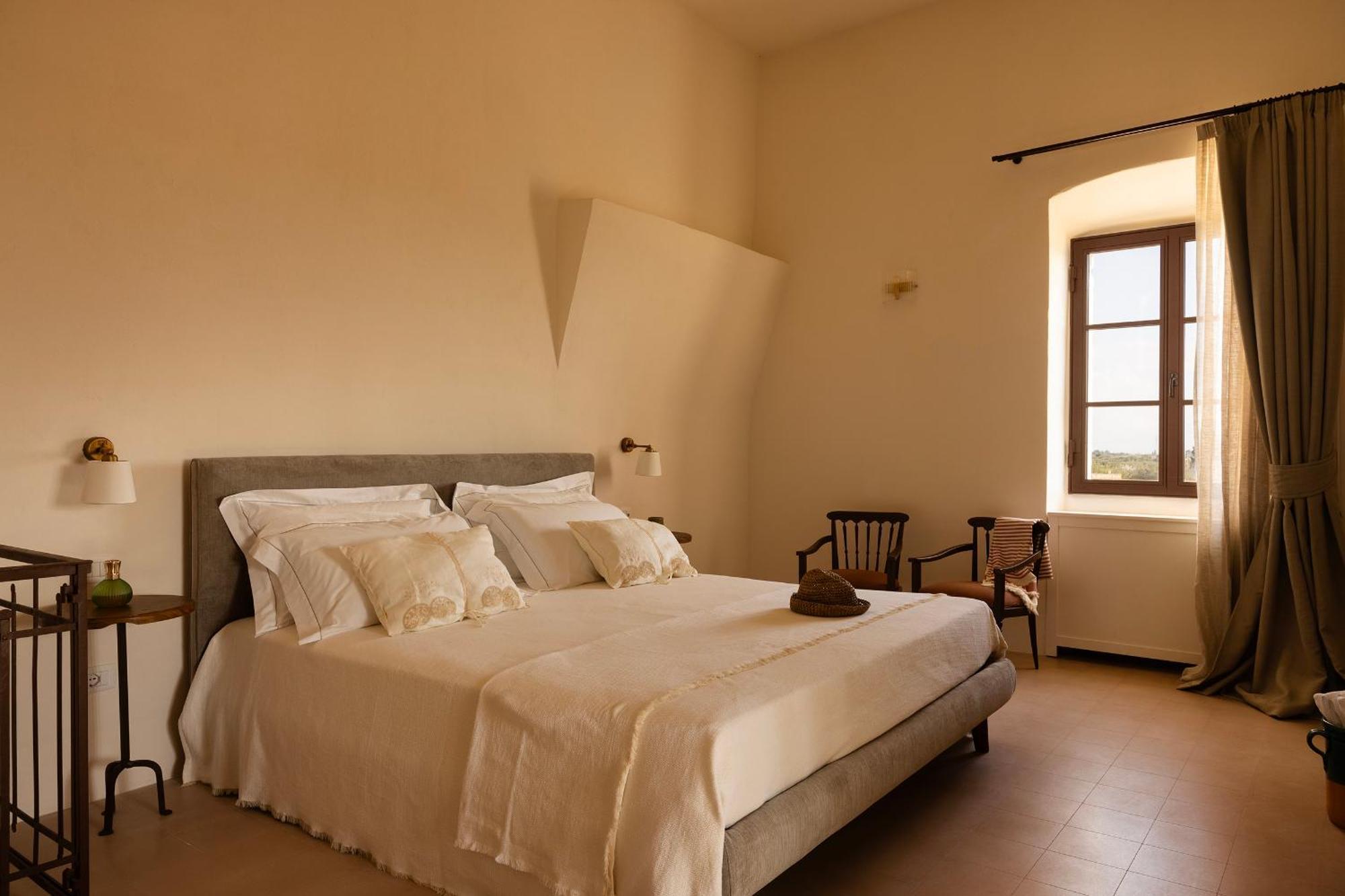 King Suite with Pool View