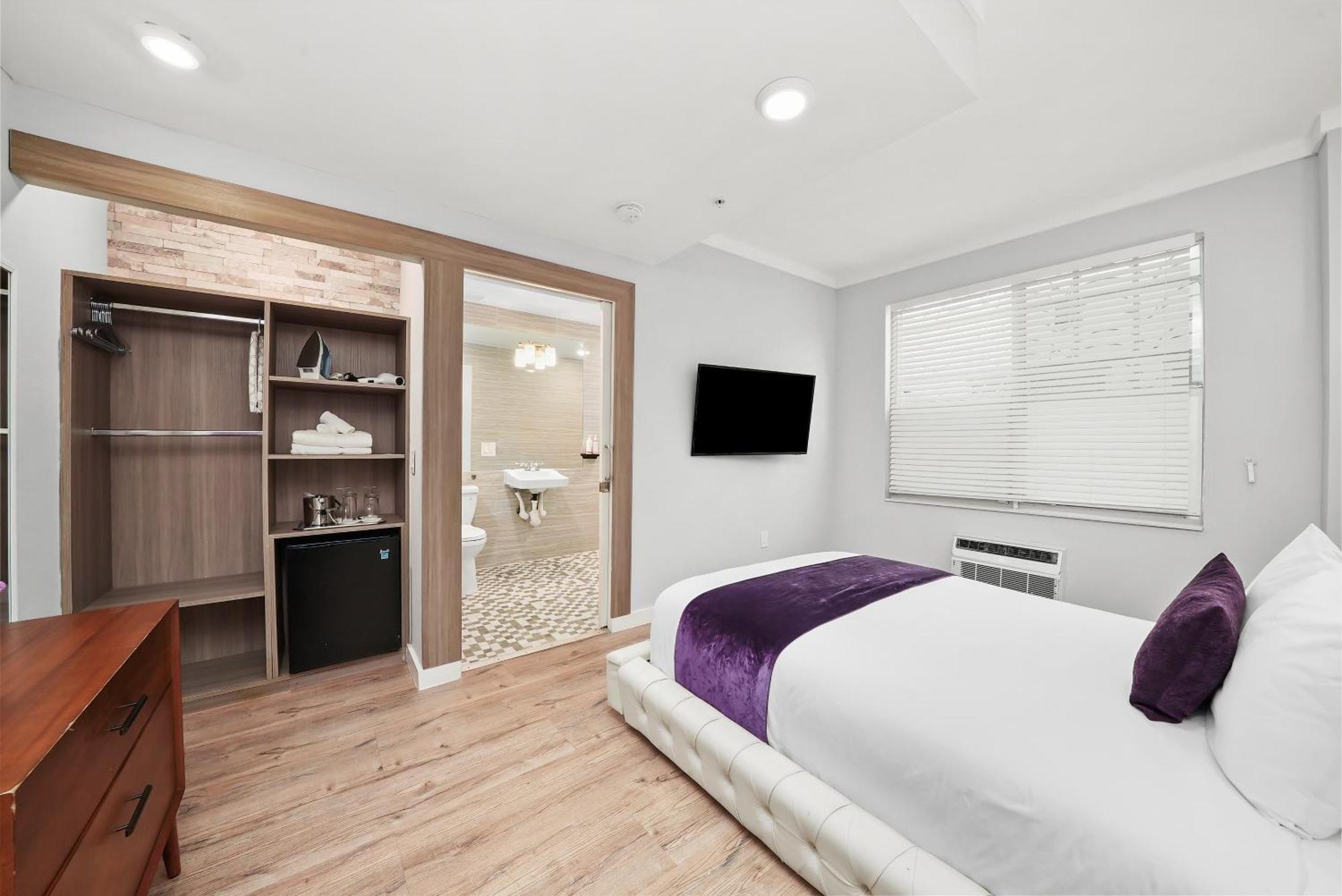 Accessible Standard Queen Room,1686424832:JPEG