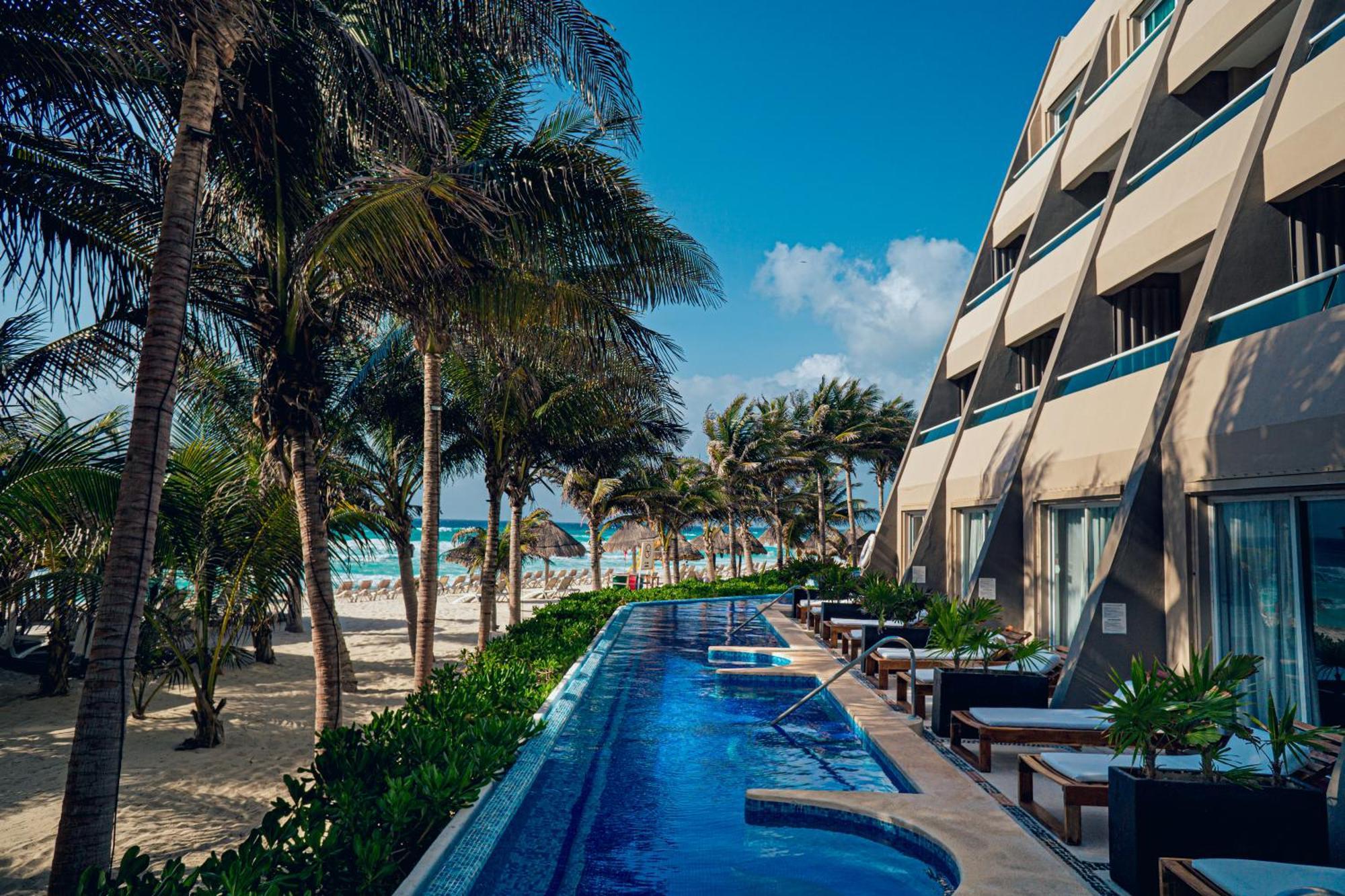 Deluxe Swim up Ocean view