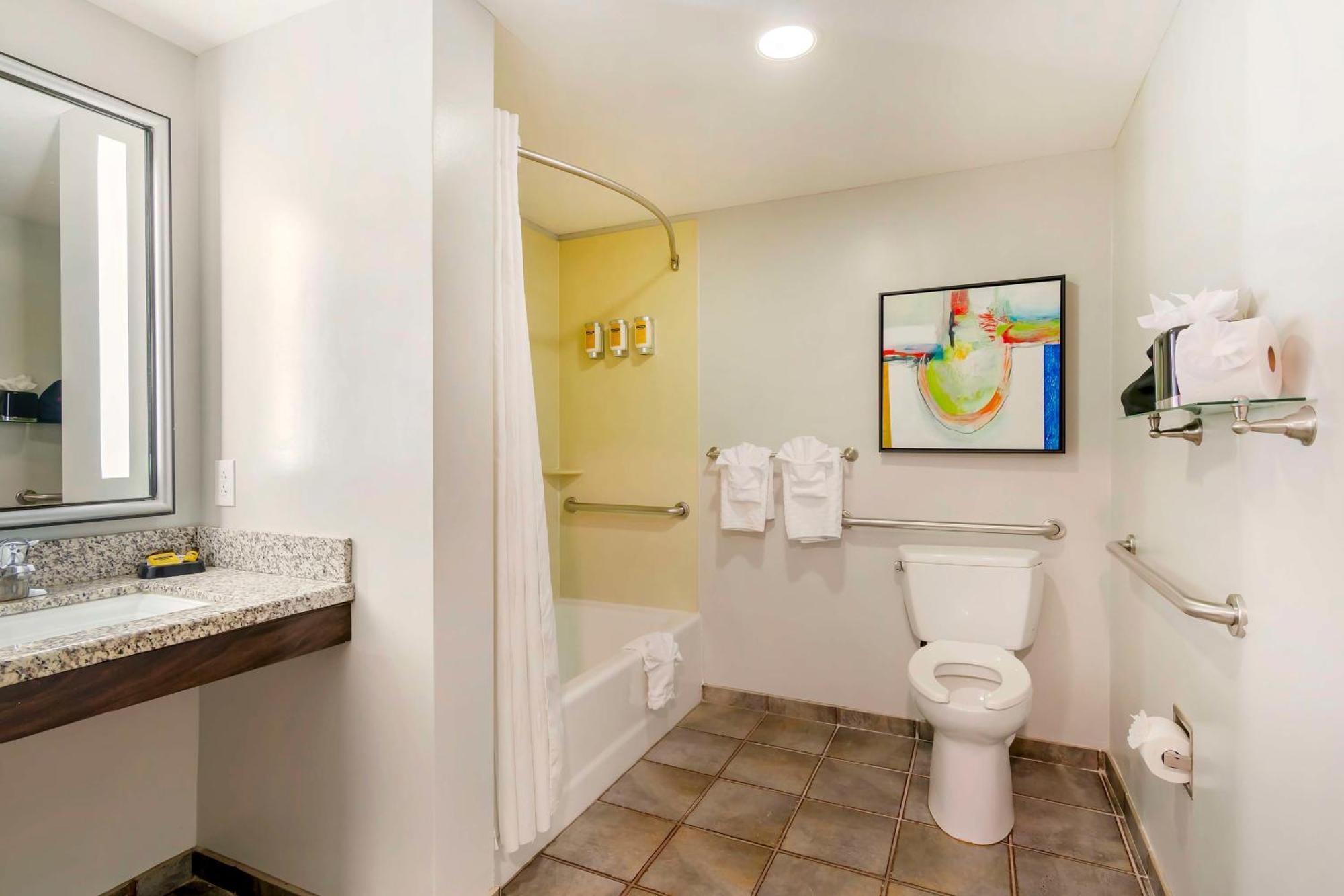 King Room with Bath Tub - Disability Access