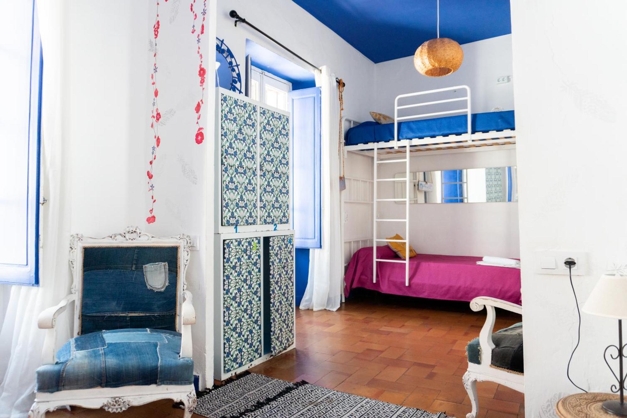 Single Bed 4-Bed Female Dormitory Room