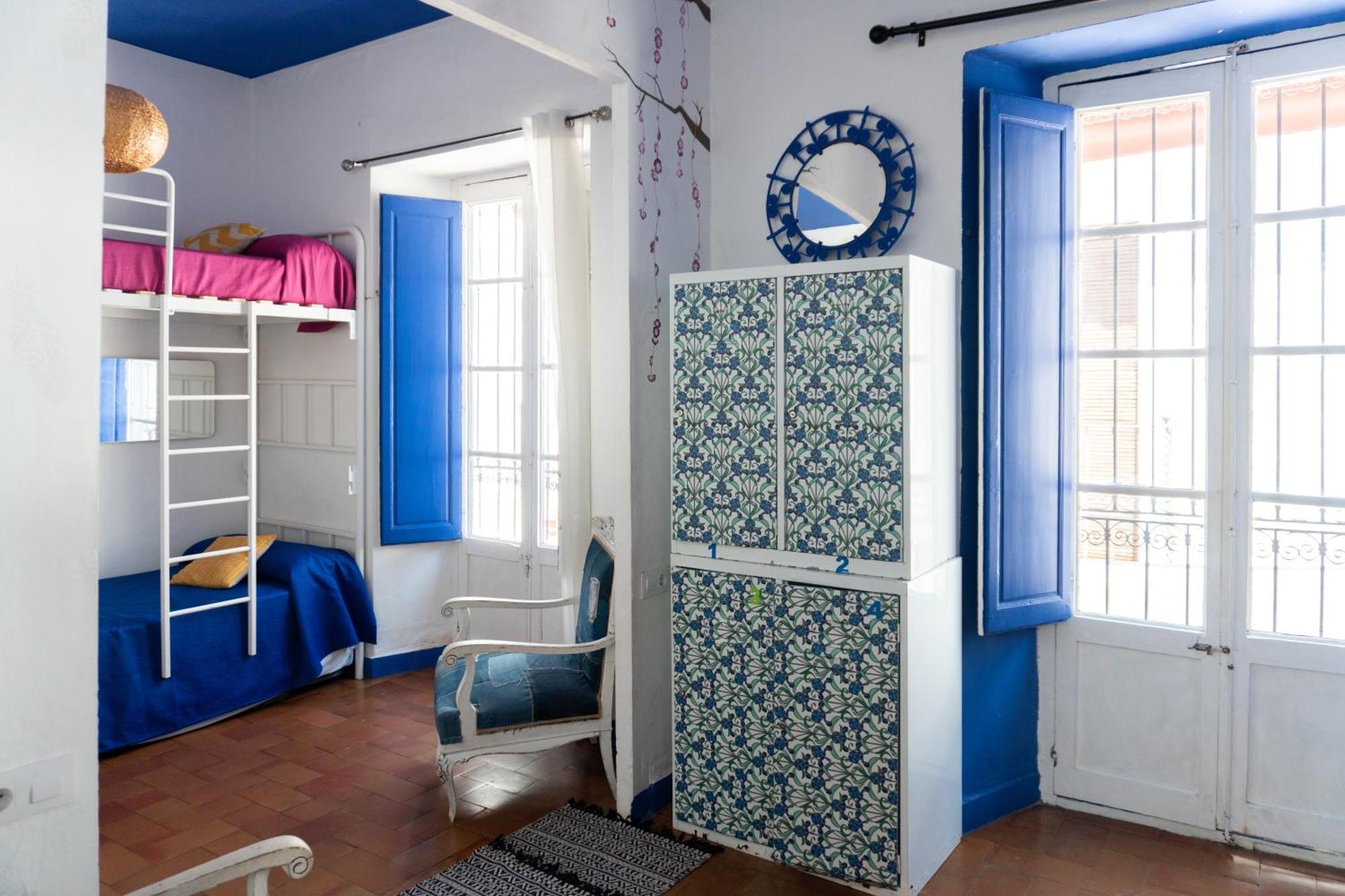 Single Bed 4-Bed Female Dormitory Room